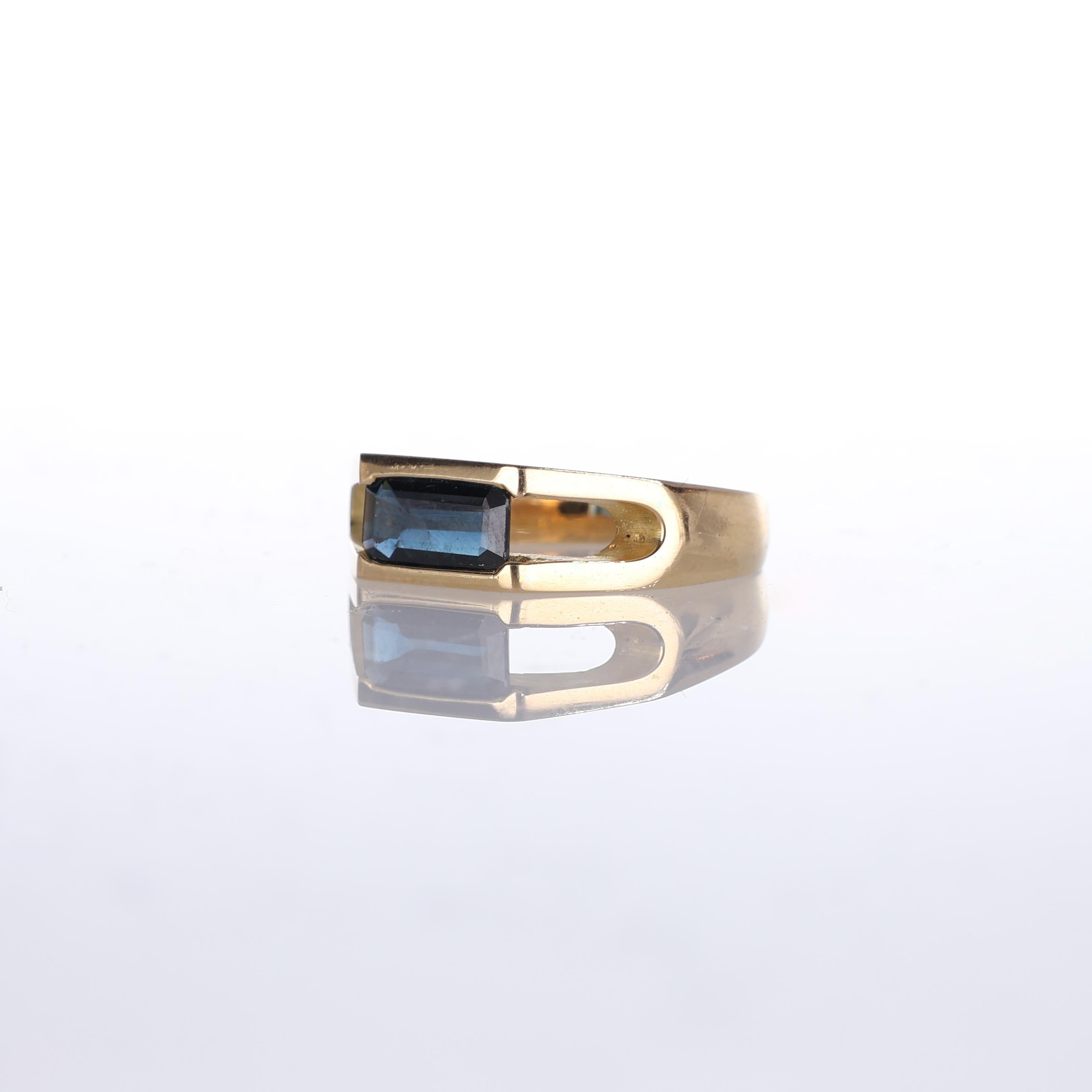 18kt Yellow Gold Band Ring with Square-Cut Sapphire In New Condition For Sale In Bergamo, BG