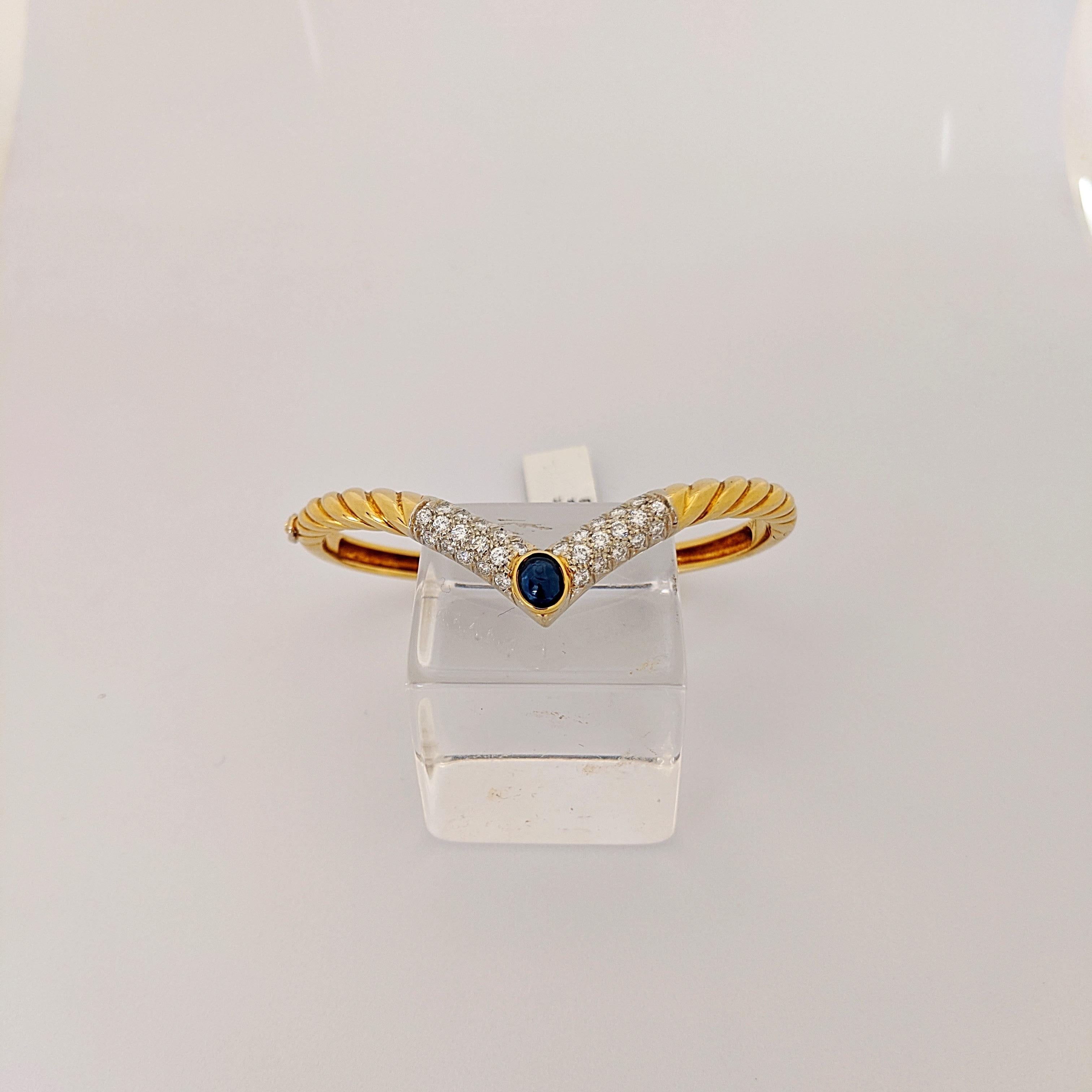 18KT Yellow Gold Bangle Bracelet with 1.26CT. Diamonds & 1.Ct. Cabochon Sapphire In New Condition For Sale In New York, NY