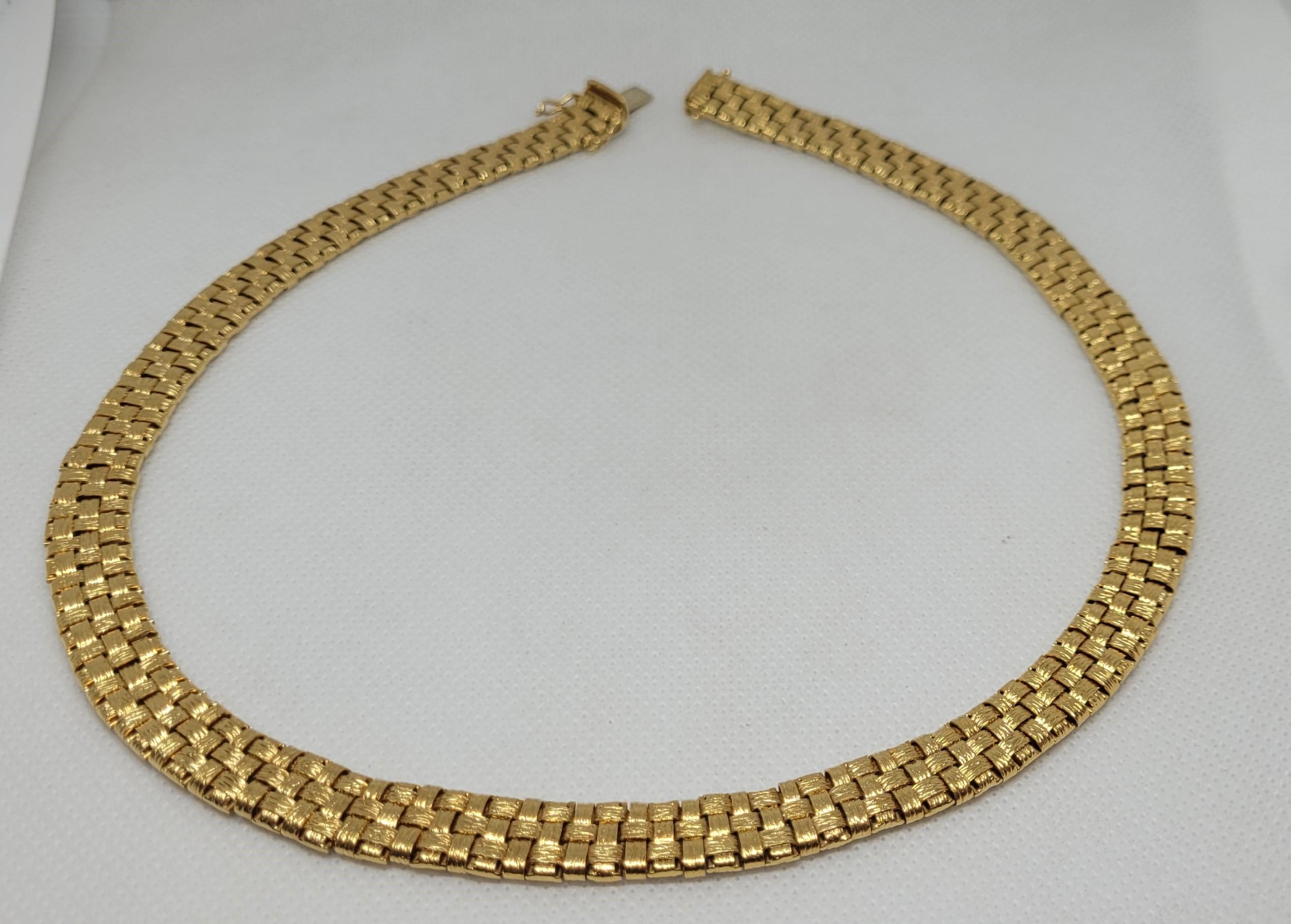 Introducing a stunning 18-inch necklace crafted from 18kt yellow gold with a mesmerizing basket weave texture design. This exquisite piece features a luxurious satin finish, a convenient push-in clasp, and a double figure-8 safety for added