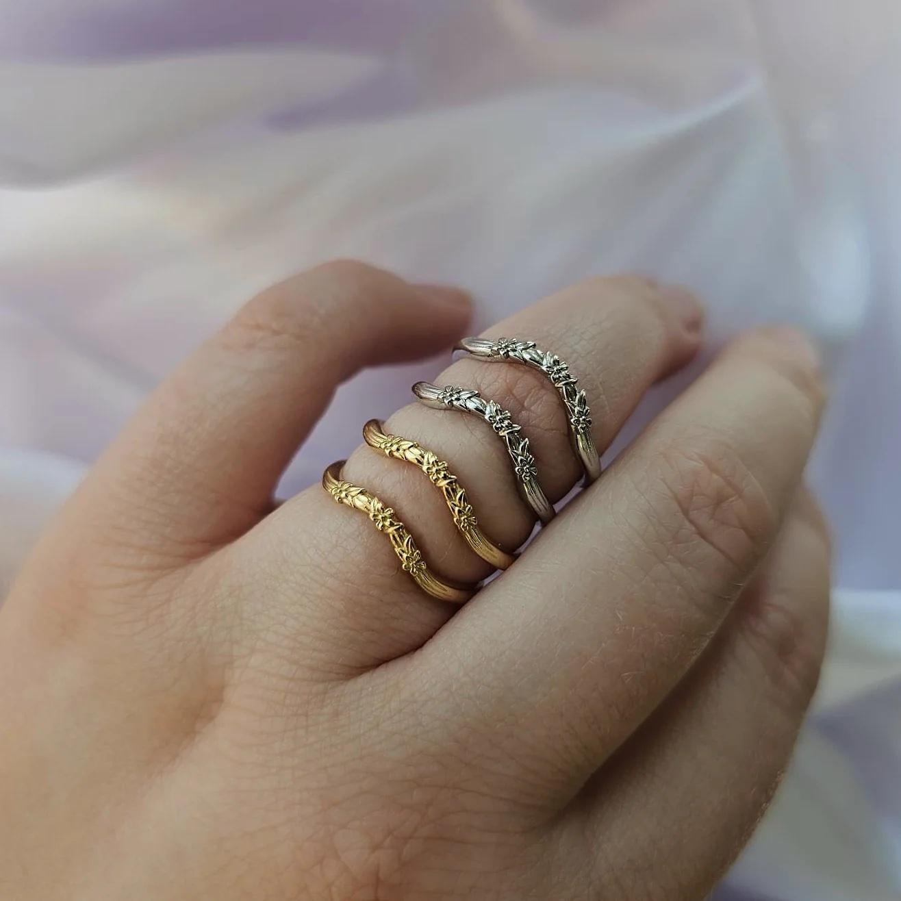 En vente :  Anneau de mariage 'Blossom Wave' en or jaune 18kt 3