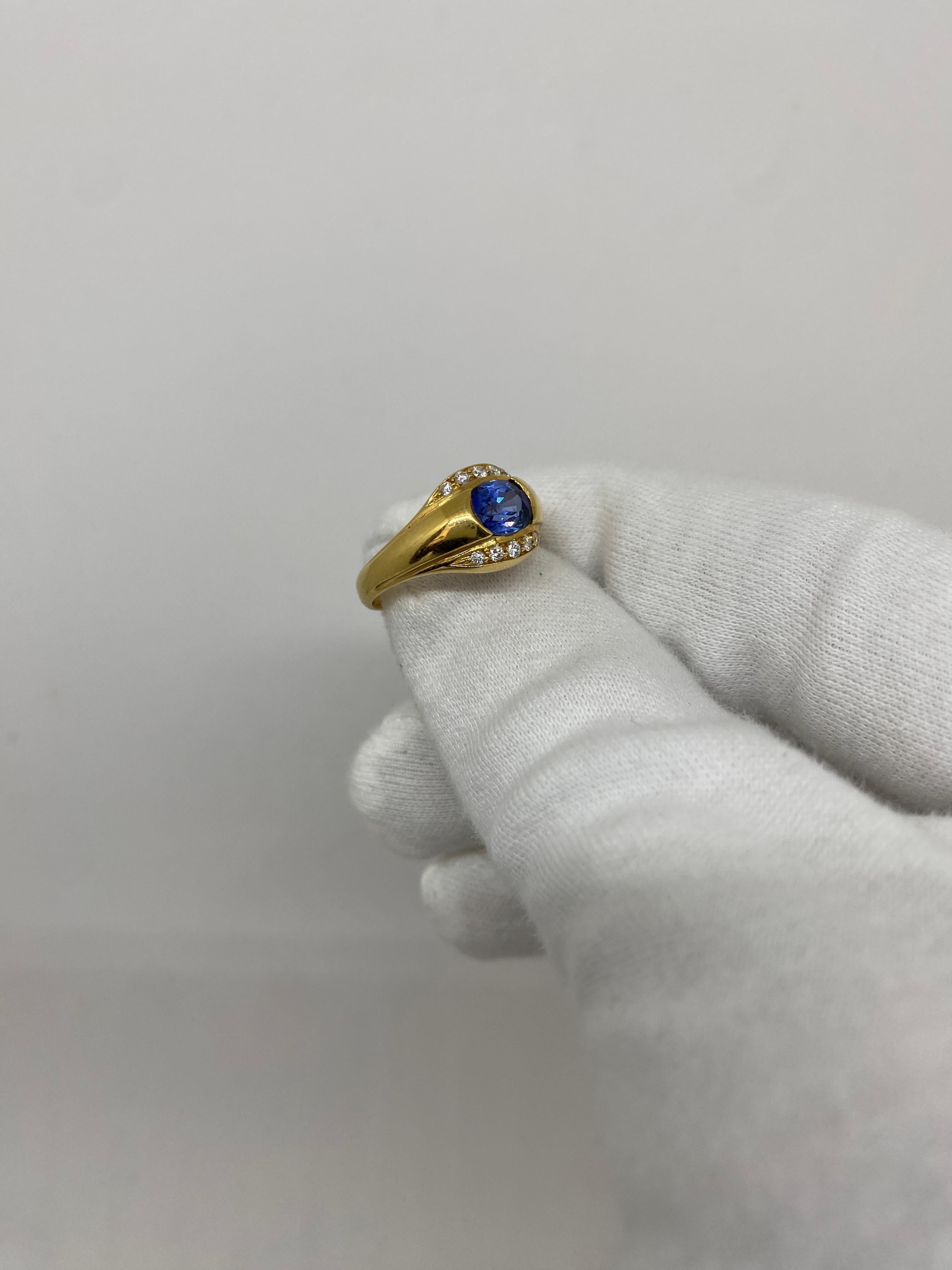 18Kt Yellow Gold Blue Sapphire 1.36 ct White Diamonds 0.20 ct In Excellent Condition For Sale In Bergamo, BG