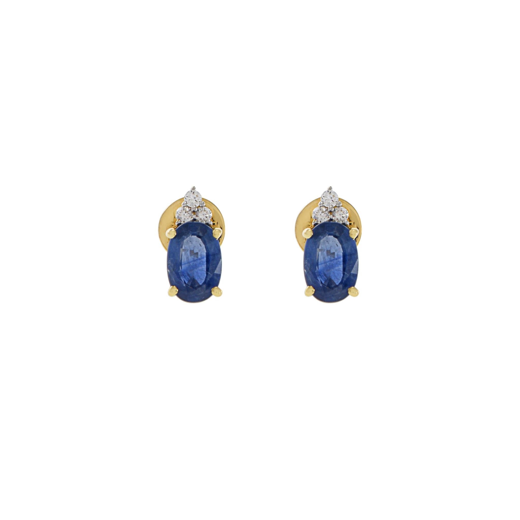 Embrassez la beauté contemporaine avec ces boucles d'oreilles en or jaune 18KT, qui présentent un équilibre parfait d'élégance. Les boucles d'oreilles présentent une étonnante collection de saphirs bleus ovales de 1,10CT-TW, complétée par une touche