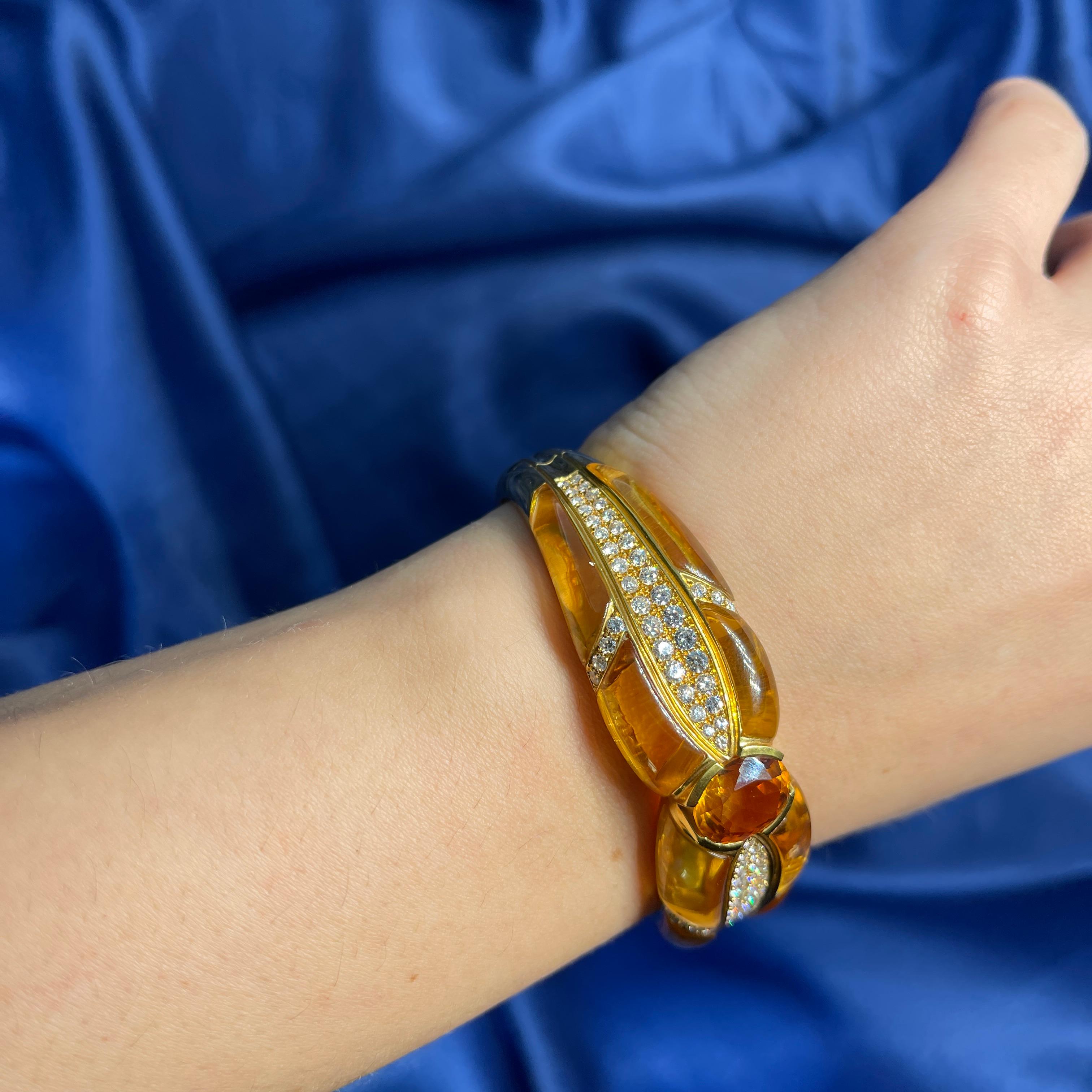 18kt Yellow Gold Bow Motif Rigid Bracelet with Yellow Topaz and Diamonds For Sale 5