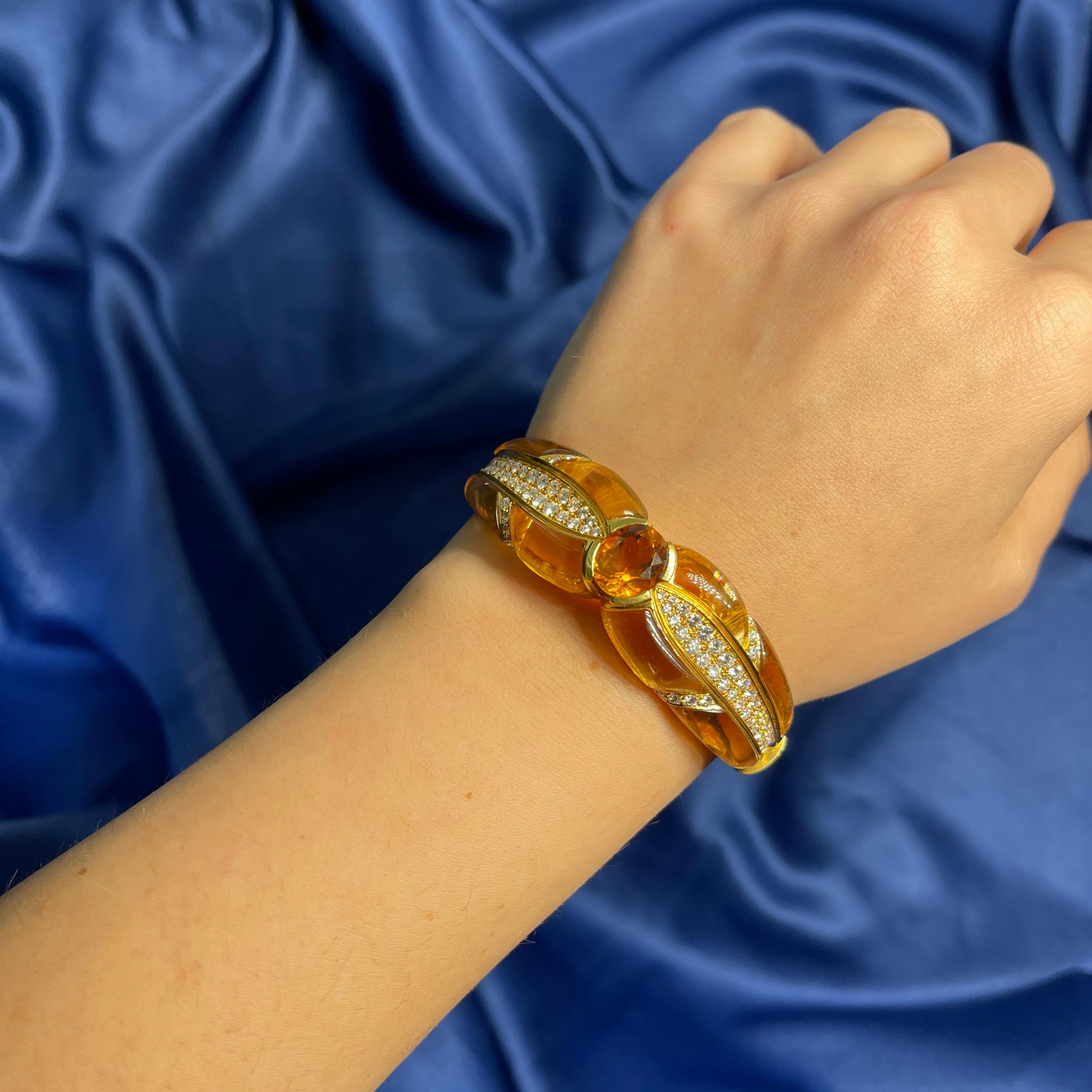 18kt Yellow Gold Bow Motif Rigid Bracelet with Yellow Topaz and Diamonds For Sale 3