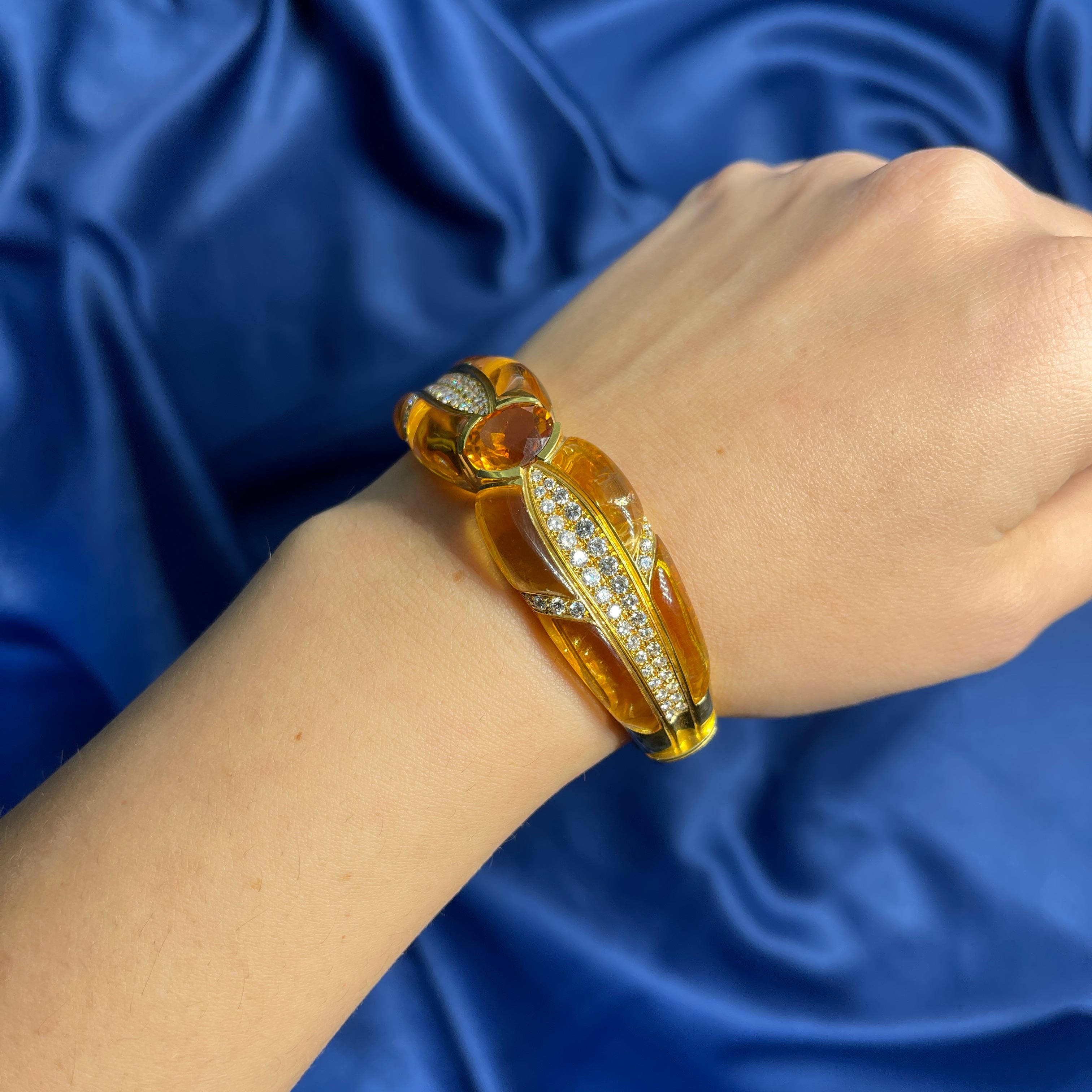 18kt Yellow Gold Bow Motif Rigid Bracelet with Yellow Topaz and Diamonds For Sale 4