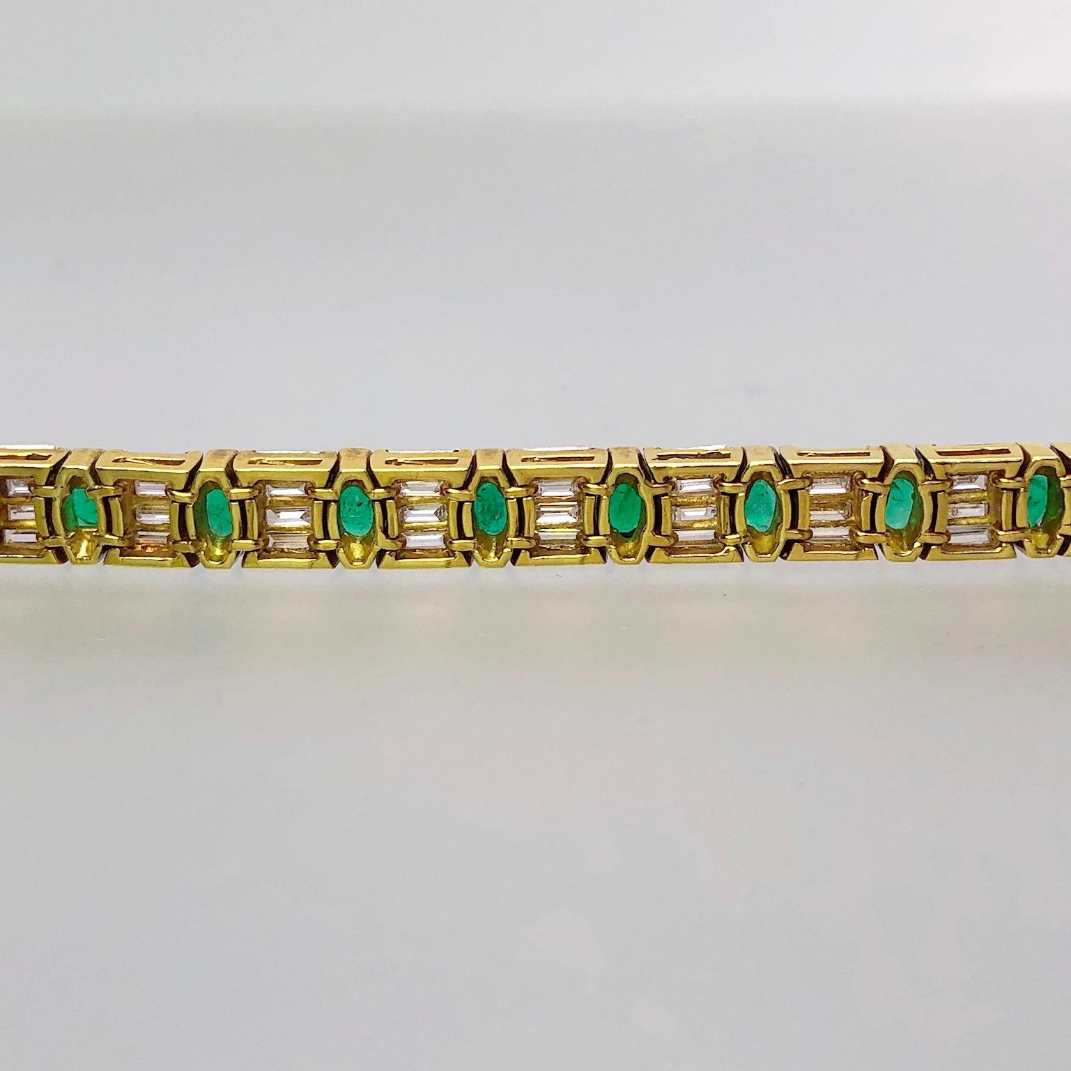 Oval Cut 18 Karat Gold Bracelet 5.78 Carat Oval Emeralds and 7.38 Carat Baguette Diamonds For Sale