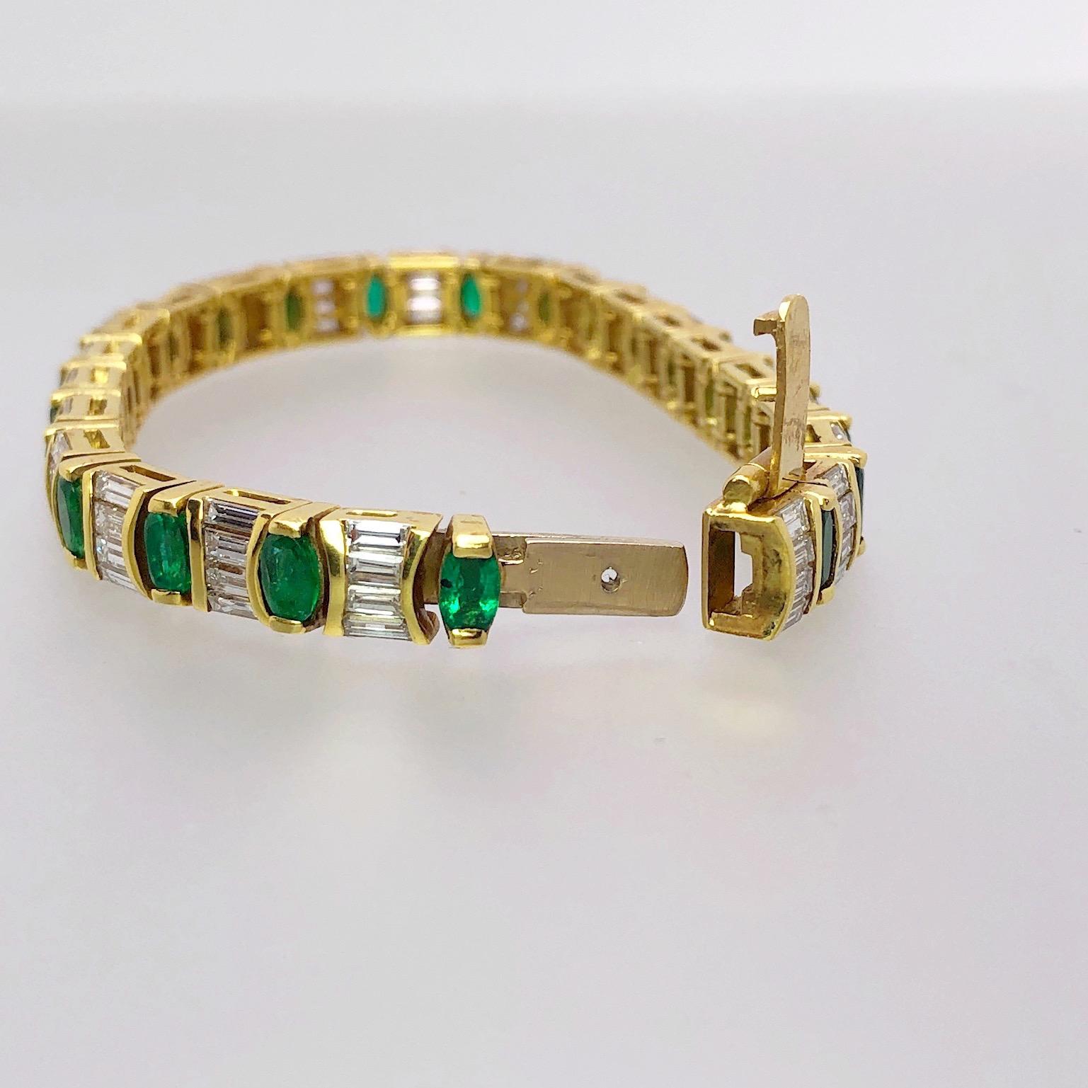 18 Karat Gold Bracelet 5.78 Carat Oval Emeralds and 7.38 Carat Baguette Diamonds In New Condition For Sale In New York, NY