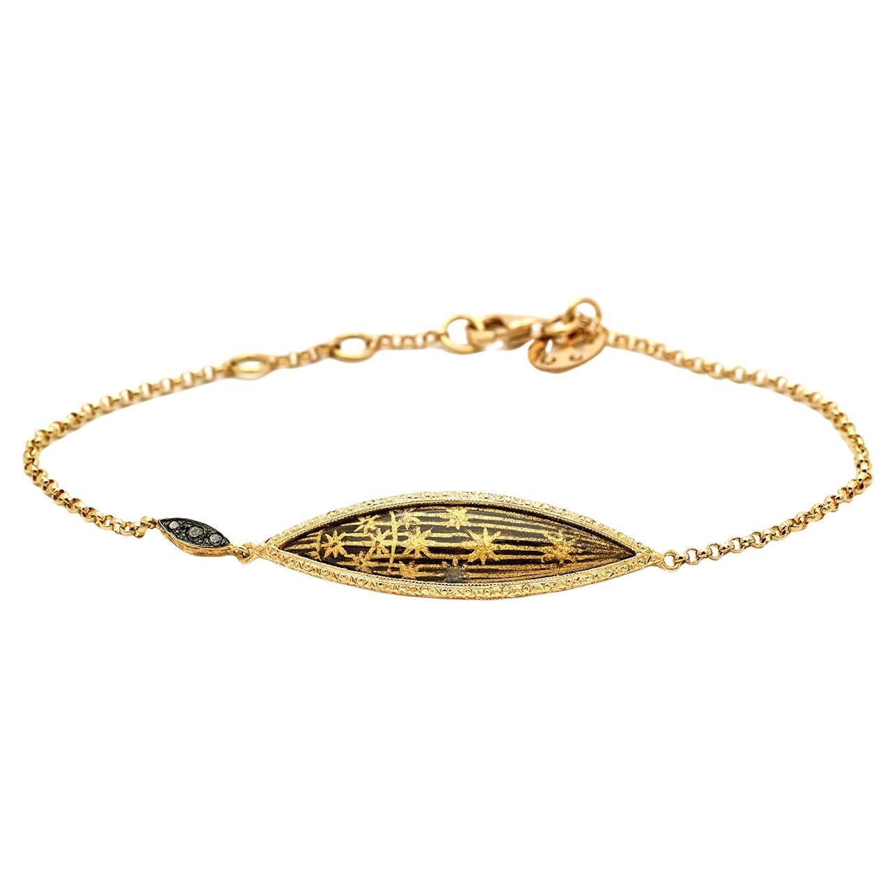 Bracelet en or 18 carats avec diamants, gravé et peint en miniature et émaillé  à la main.