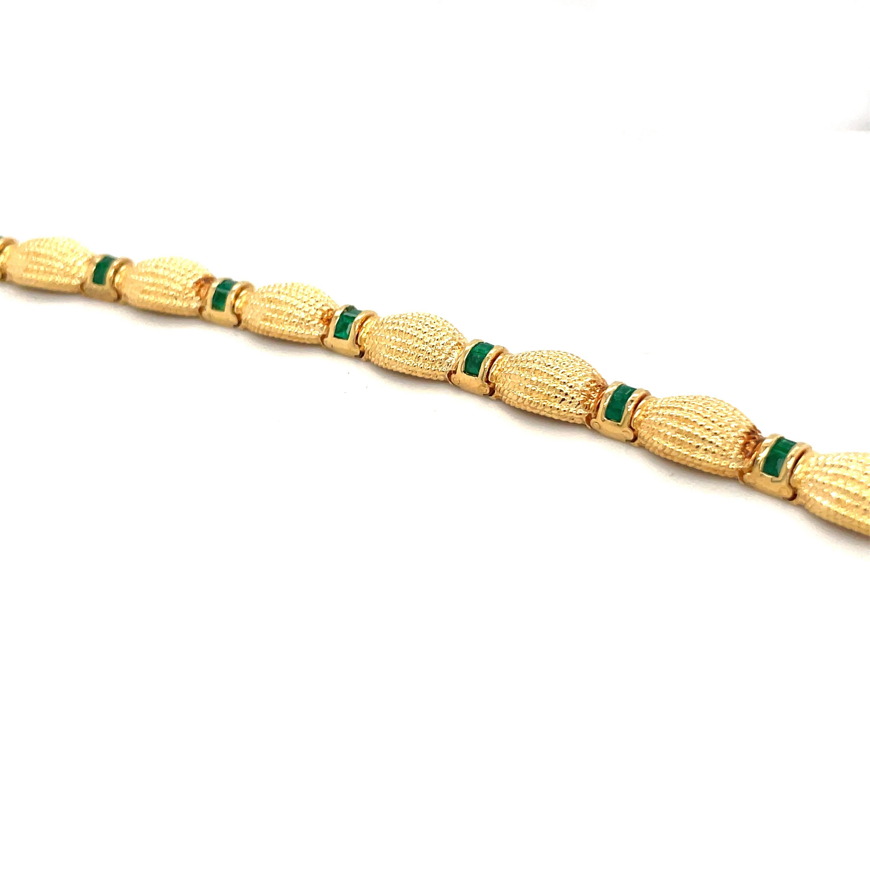 18KT Yellow Gold Bracelet with 2.88cts Emeralds In New Condition For Sale In New York, NY