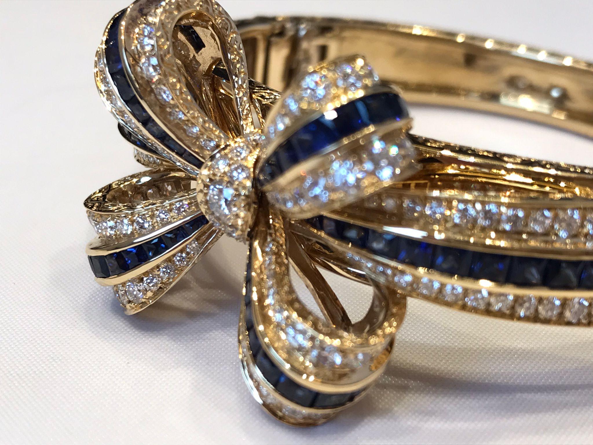 Bracelet en or jaune 18 carats avec saphirs bleus et diamants. Neuf - En vente à Firenze, FI