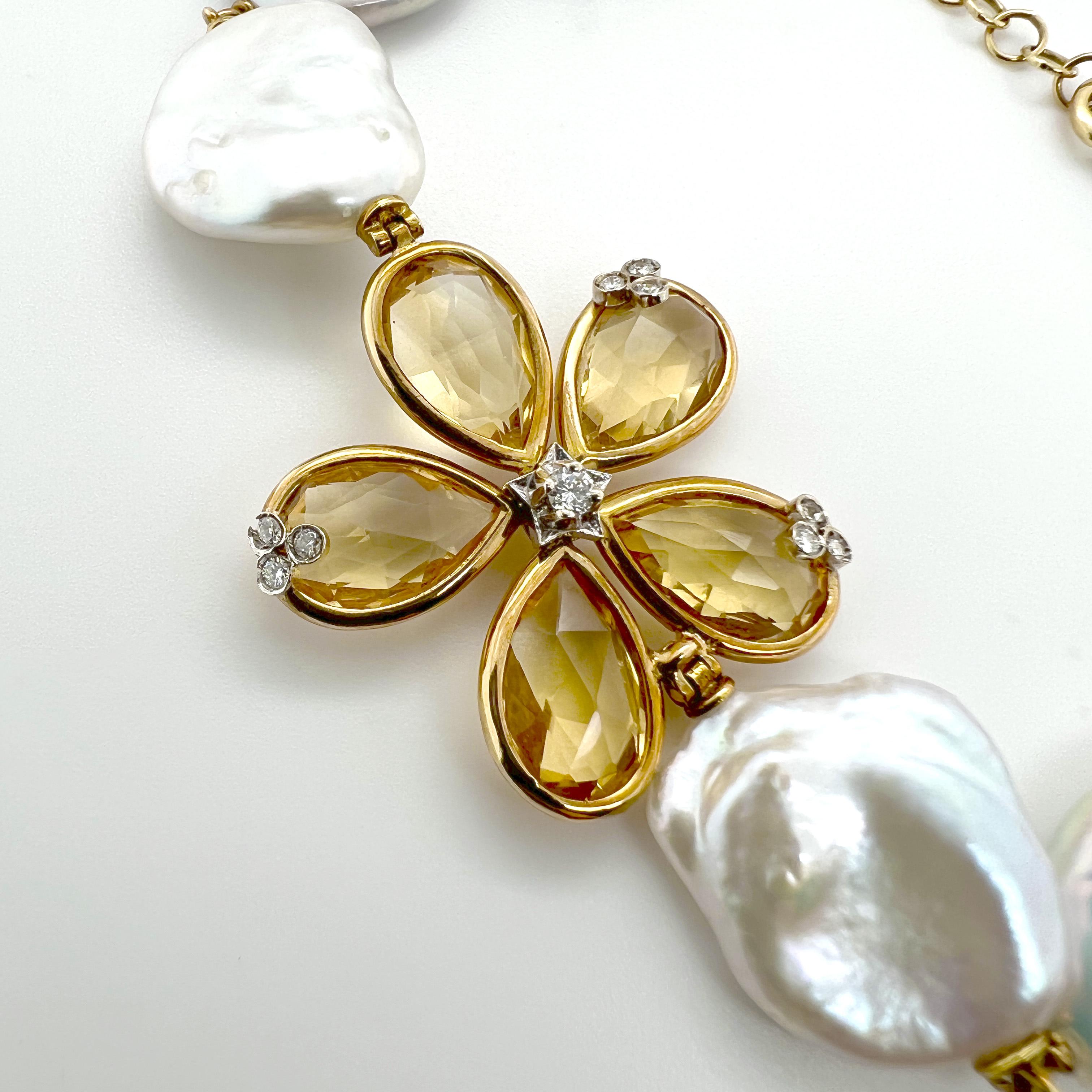 18kt Yellow Gold bracelet with flower in Citrine quartz, pearls and diamond In New Condition For Sale In Milano, IT