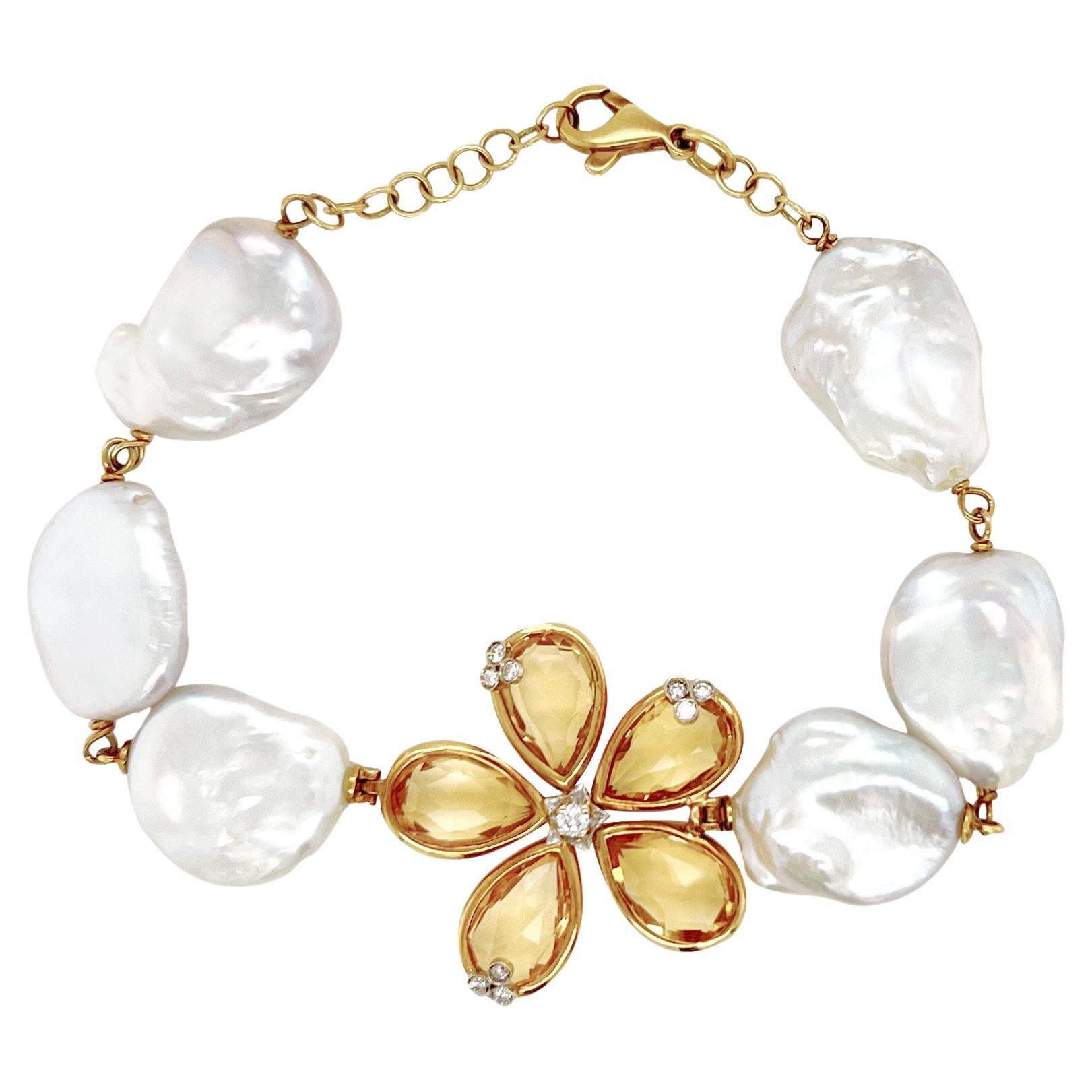 18kt Yellow Gold bracelet with flower in Citrine quartz, pearls and diamond For Sale