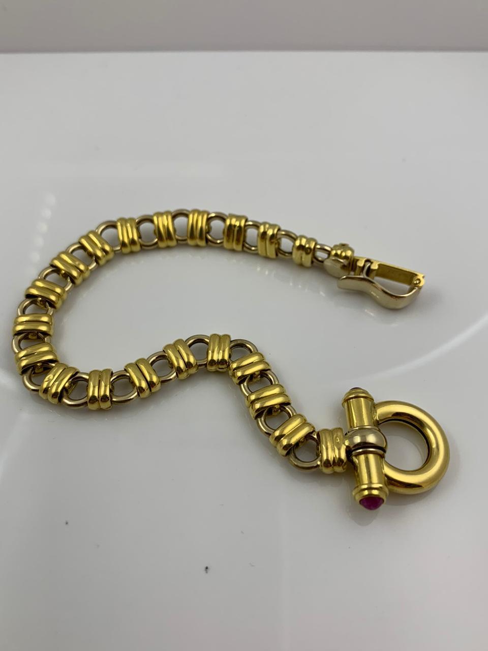18 Karat Yellow Gold Bracelet with Ruby Clasp, 19.7 Grams In New Condition For Sale In Wilmington, DE