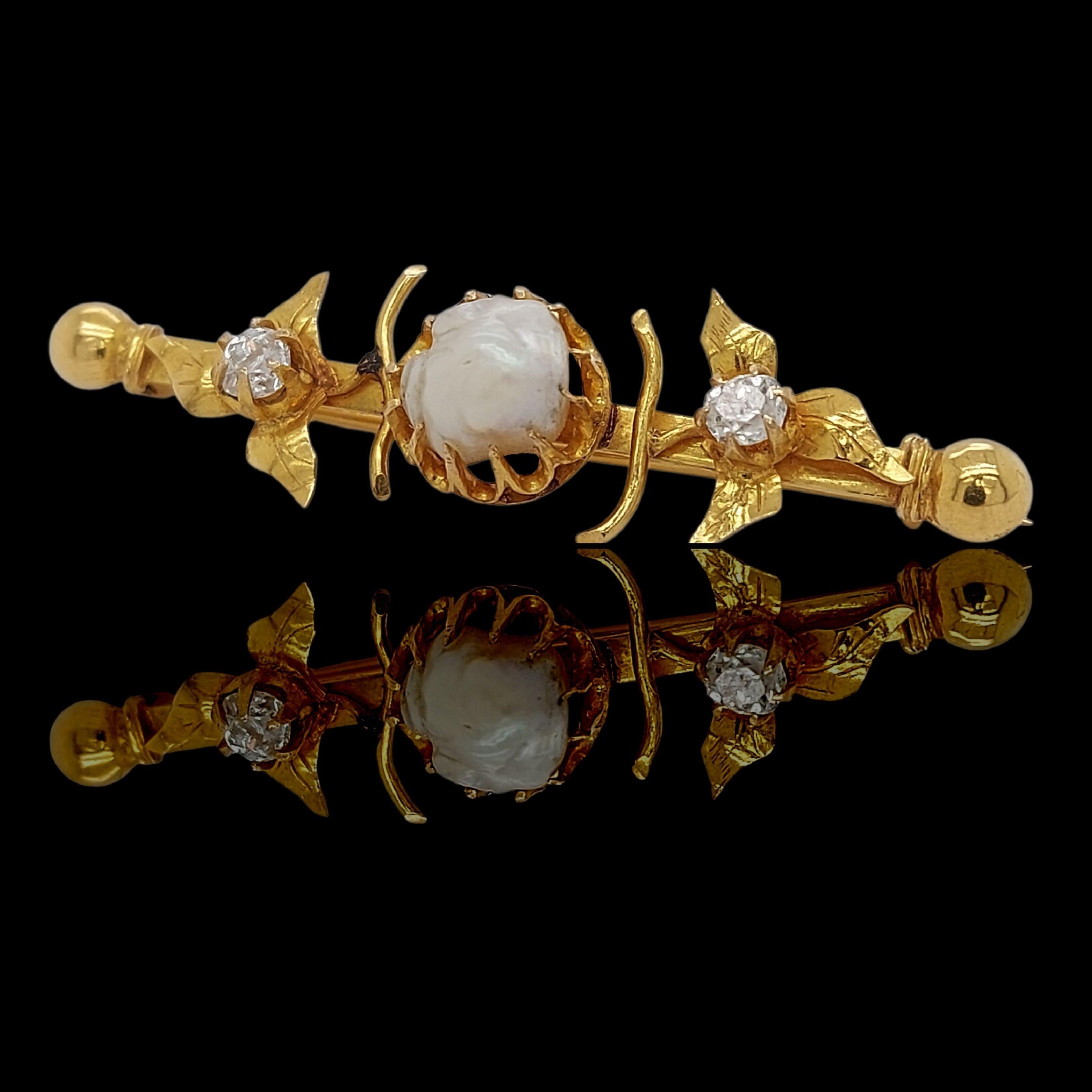 18kt Yellow Gold Brooch with a natural salt water pearl and diamonds

Pearl: Natural Salt water Baroque pearl, 4.37ct, No indications of treatment
The pearl comes with an ALGT certificate 

Diamonds: 2 Rose cut diamonds together approx. 0.46ct