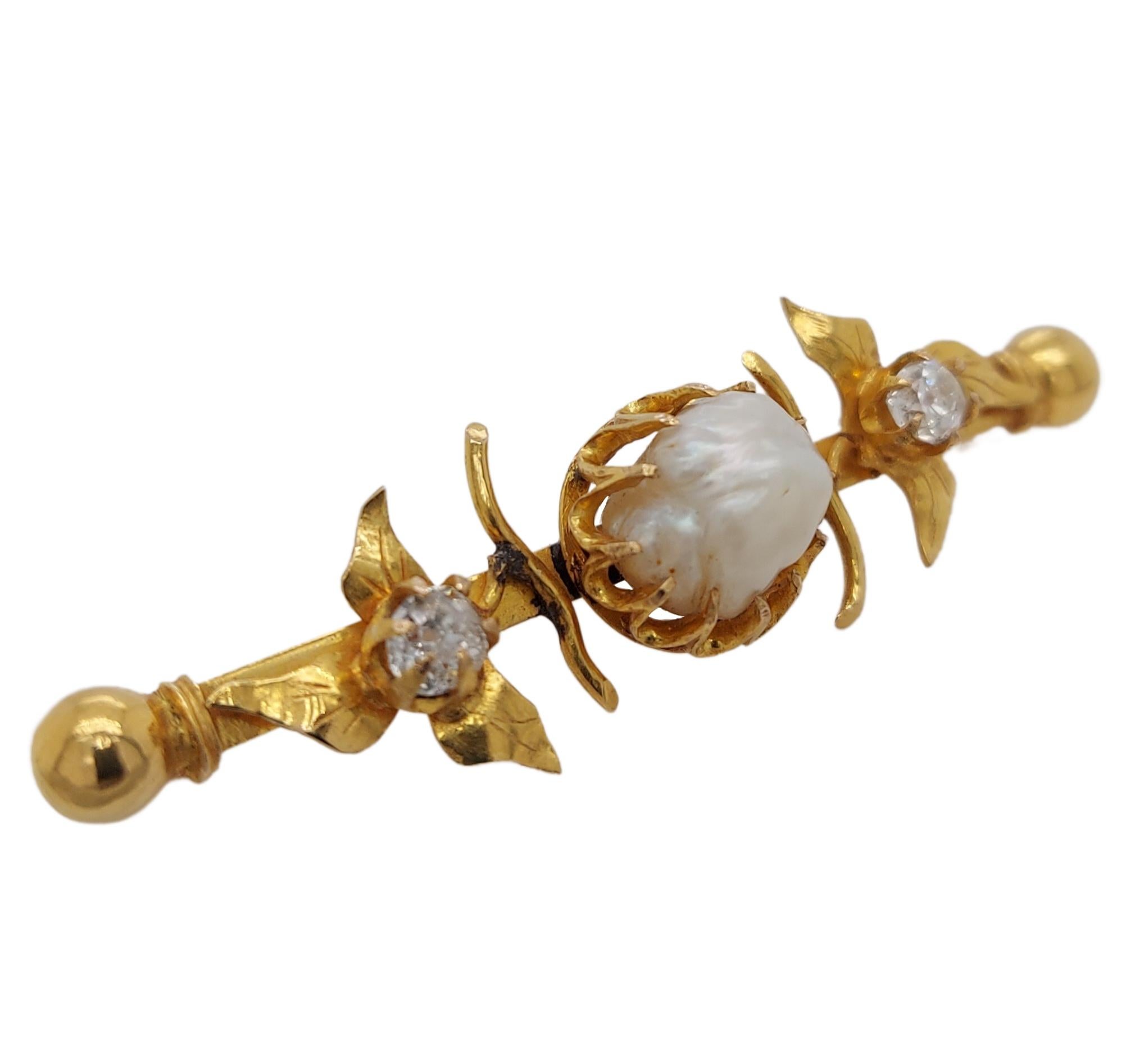 18kt Yellow Gold Brooch with 4.37 Ct Natural Salt Water Pearl & 0.46ct Diamonds In Excellent Condition For Sale In Antwerp, BE