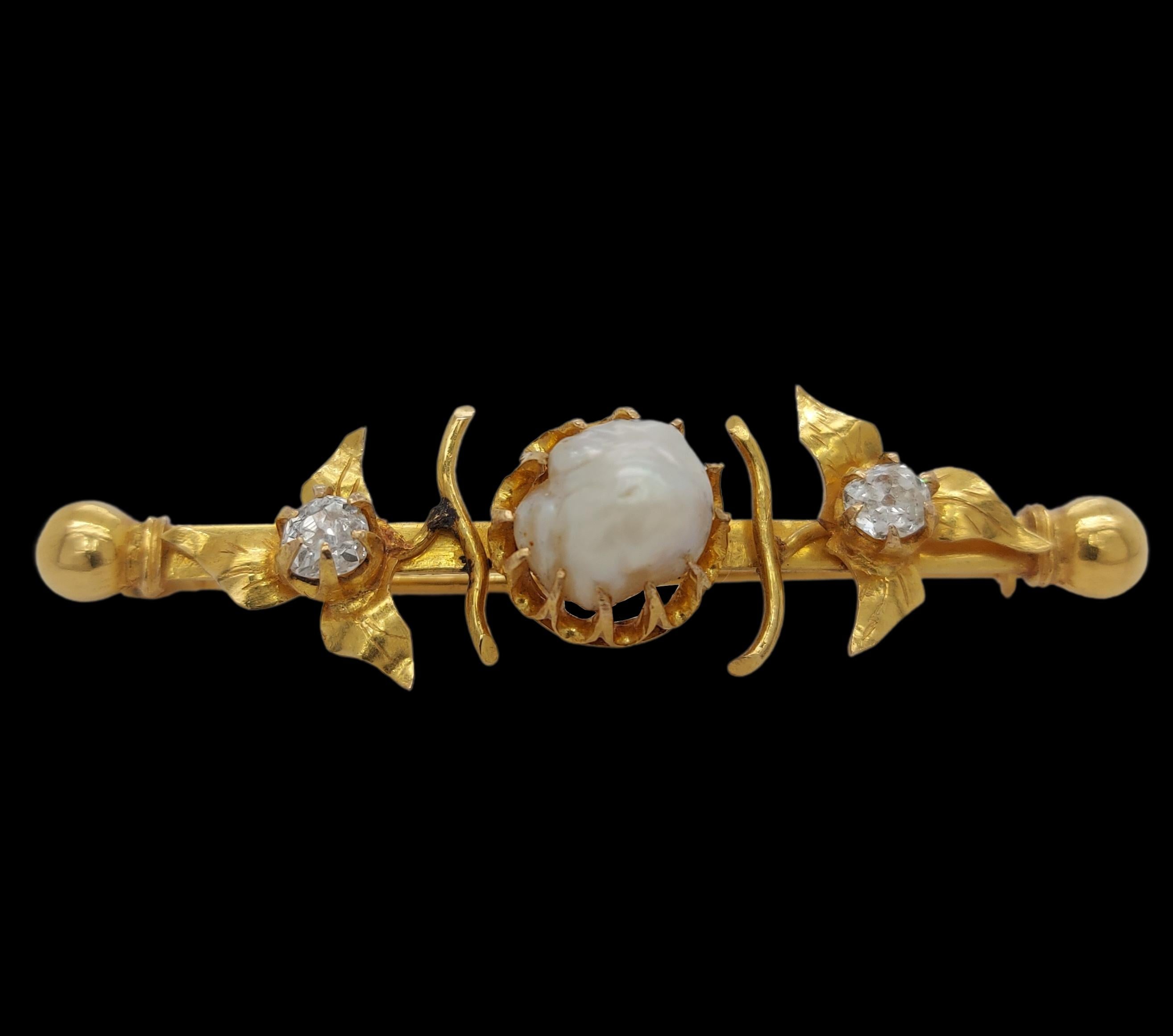 18kt Yellow Gold Brooch with 4.37 Ct Natural Salt Water Pearl & 0.46ct Diamonds For Sale 2