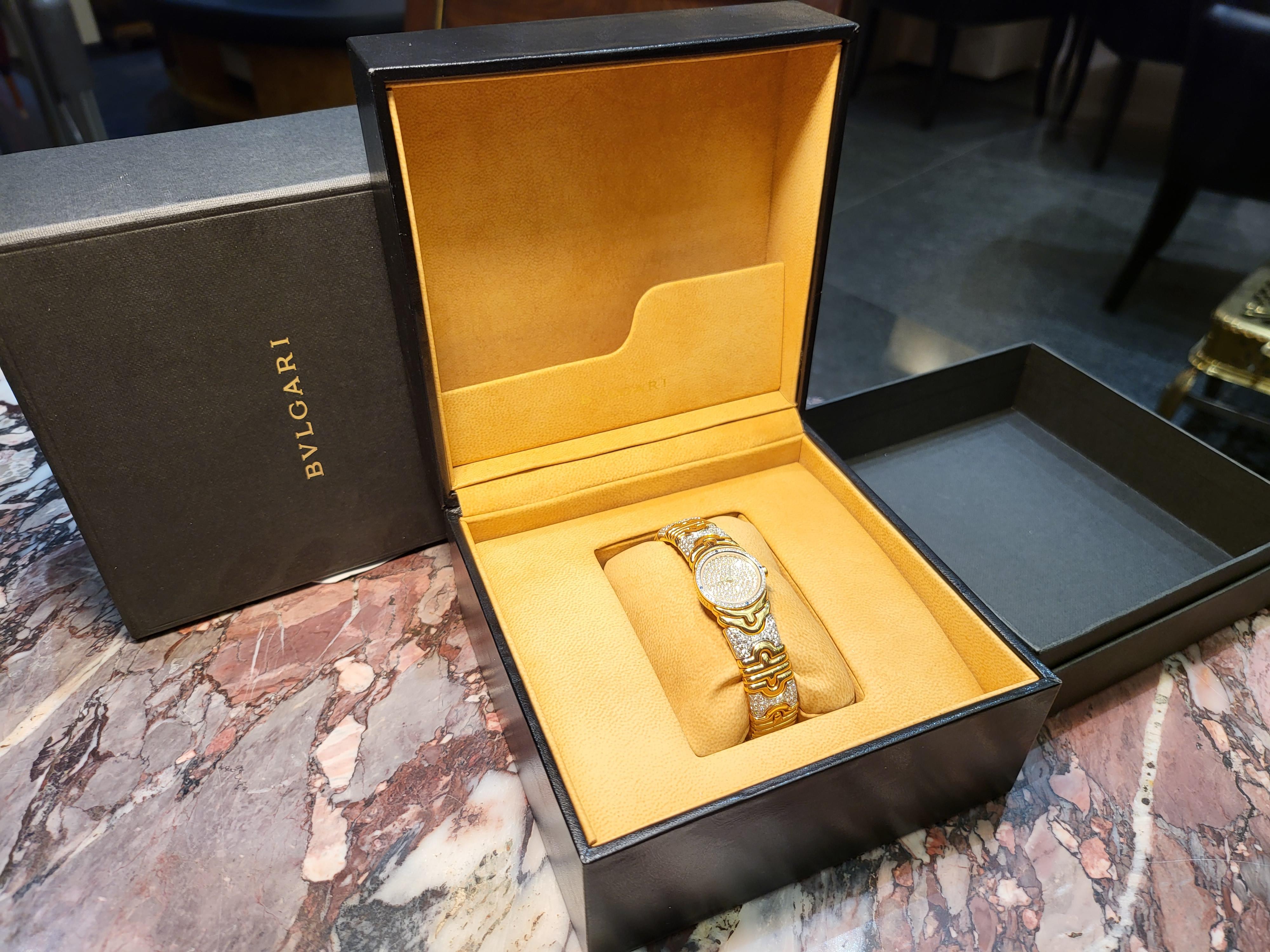 Bulgari Montre Parentesi en or jaune 18 carats avec mouvement en quartz et diamants en vente 1