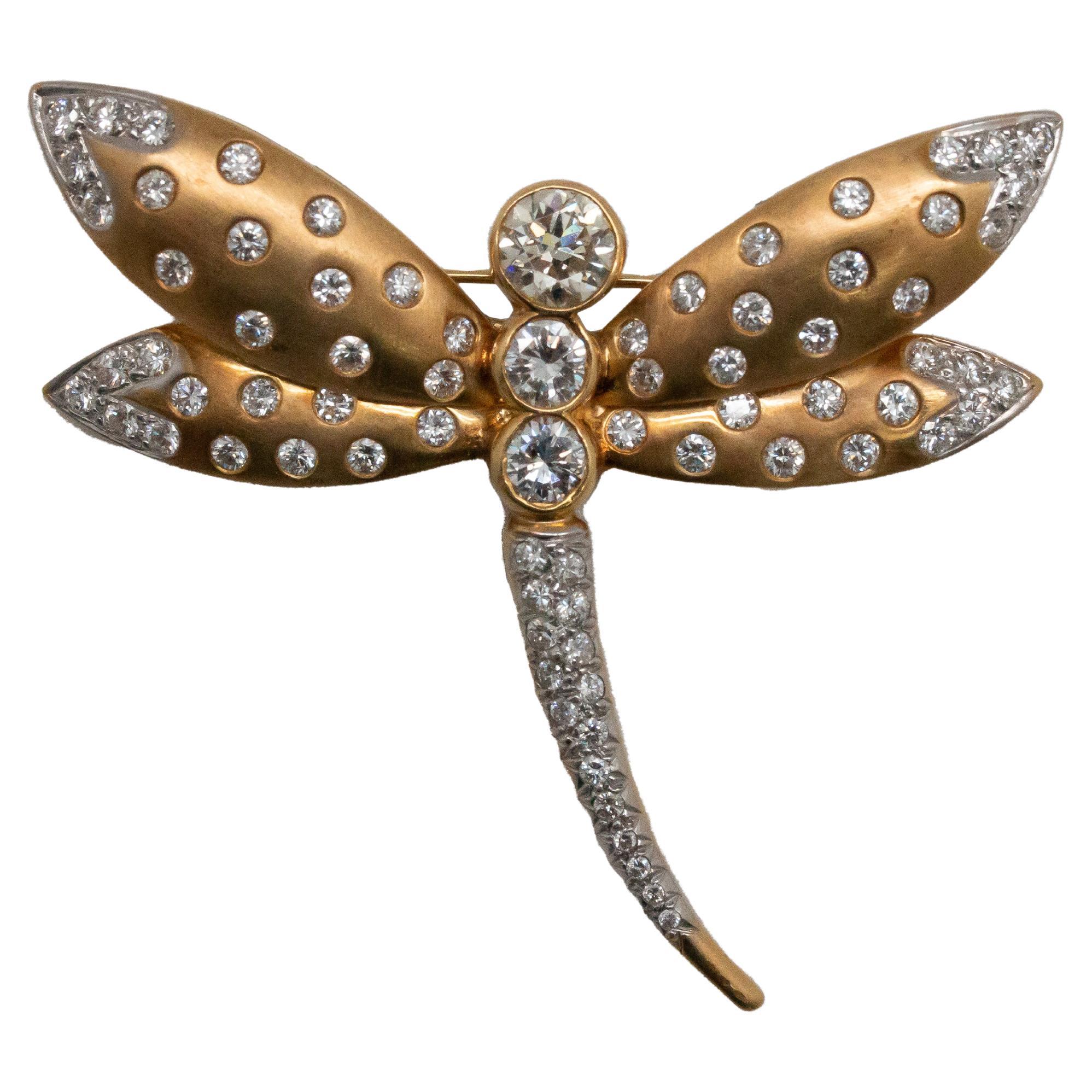 18kt Yellow Gold Butterfly Brooch with Round Diamond For Sale
