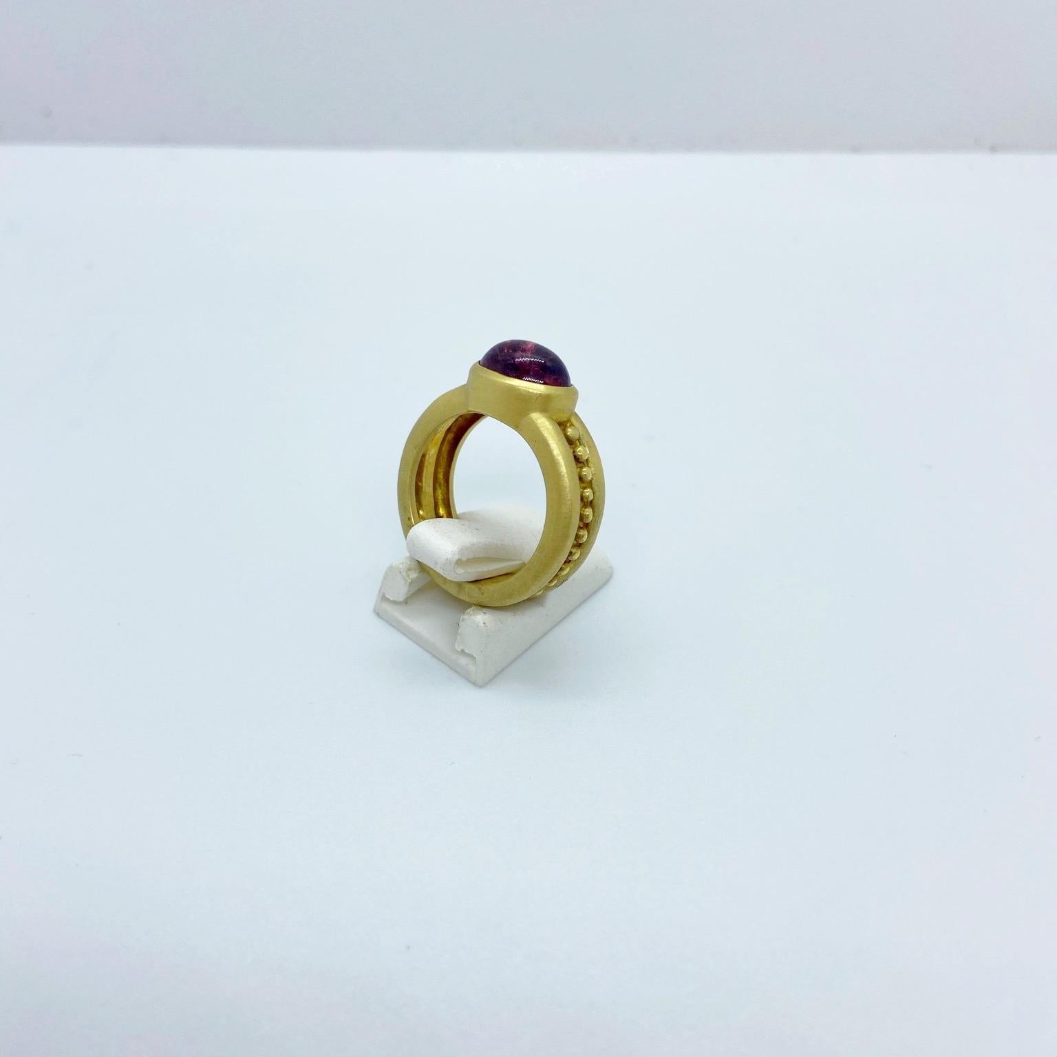 Women's or Men's 18 Karat Yellow Gold Cabochon Pink Tourmaline Ring For Sale