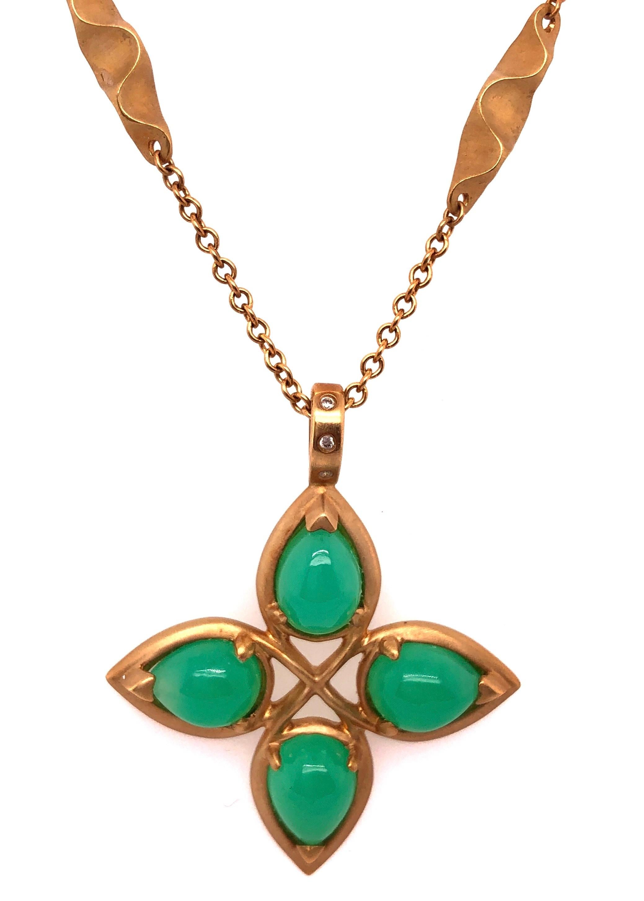 18 Karat Yellow Gold Caleo Chrysoprase Pendant Necklace In Good Condition For Sale In Stamford, CT