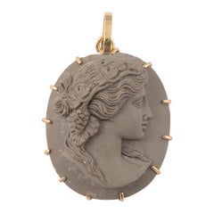 18kt Yellow Gold Cameo Lava Pendant