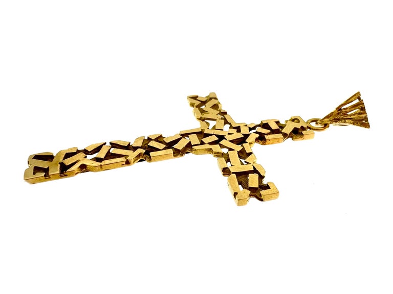 18kt Yellow Gold Chain Cross For Sale at 1stDibs