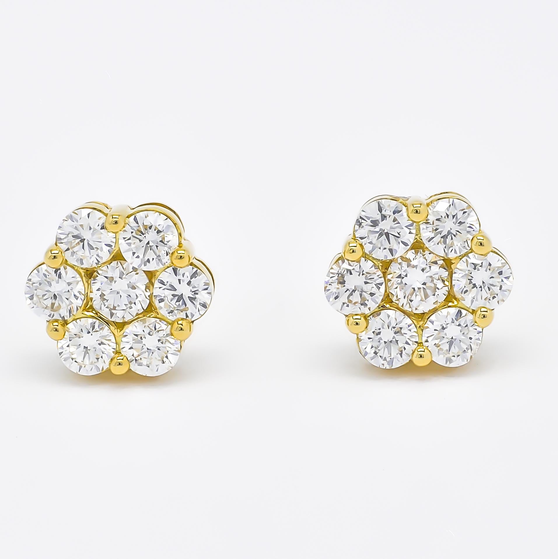 Artisan Natural Diamond 1.00 cts in 18 Karat Yellow Gold classic Cluster Earrings For Sale