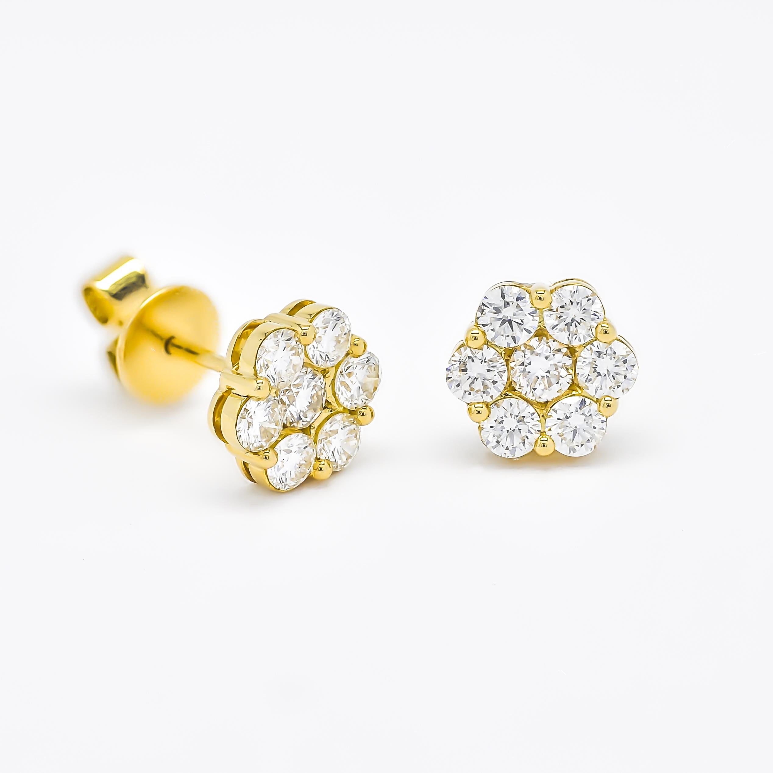 Round Cut Natural Diamond 1.00 cts in 18 Karat Yellow Gold classic Cluster Earrings For Sale
