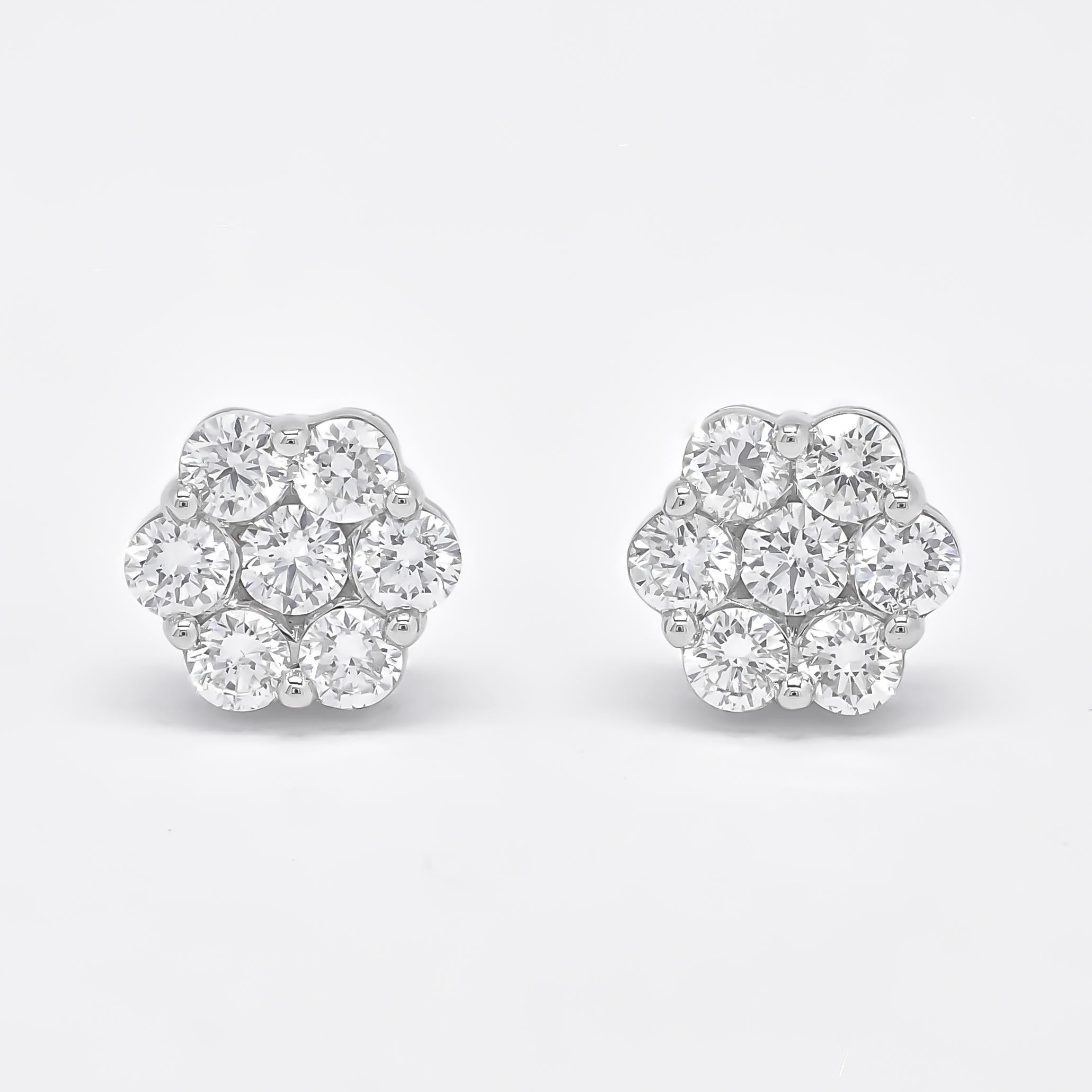 Natural Diamond 1.00 cts in 18 Karat Yellow Gold classic Cluster Earrings For Sale 3