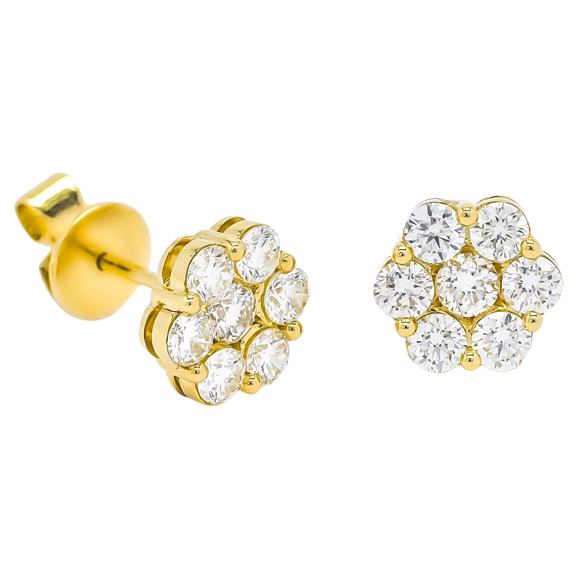 Natural Diamond 1.00 cts in 18 Karat Yellow Gold classic Cluster Earrings For Sale