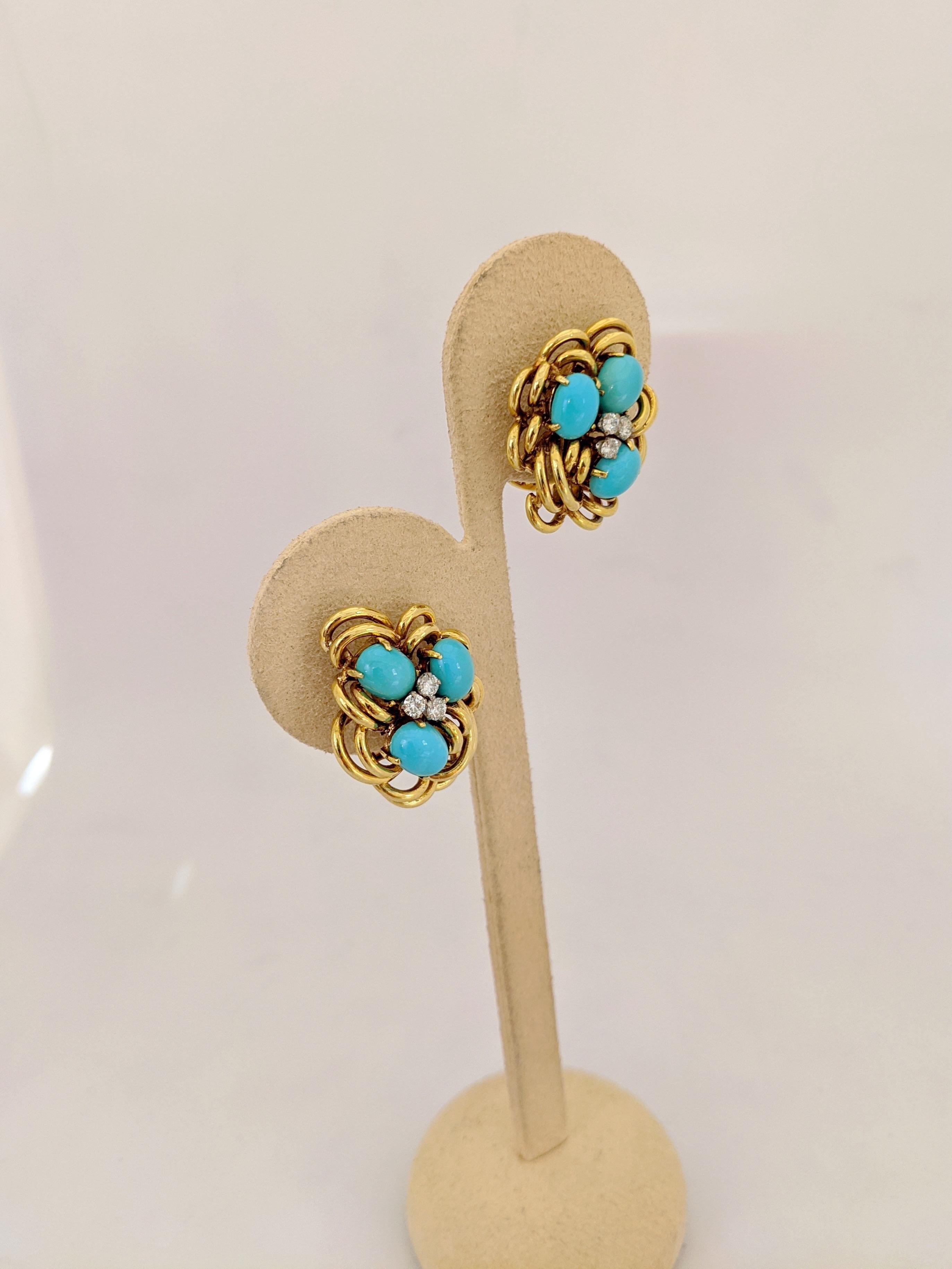 18 Karat Yellow Gold Cluster Earring with Turquoise and Diamonds In New Condition In New York, NY