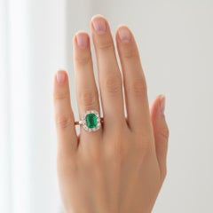18kt yellow Gold Cluster Ring with 1.85 Cts Emerald & Diamonds