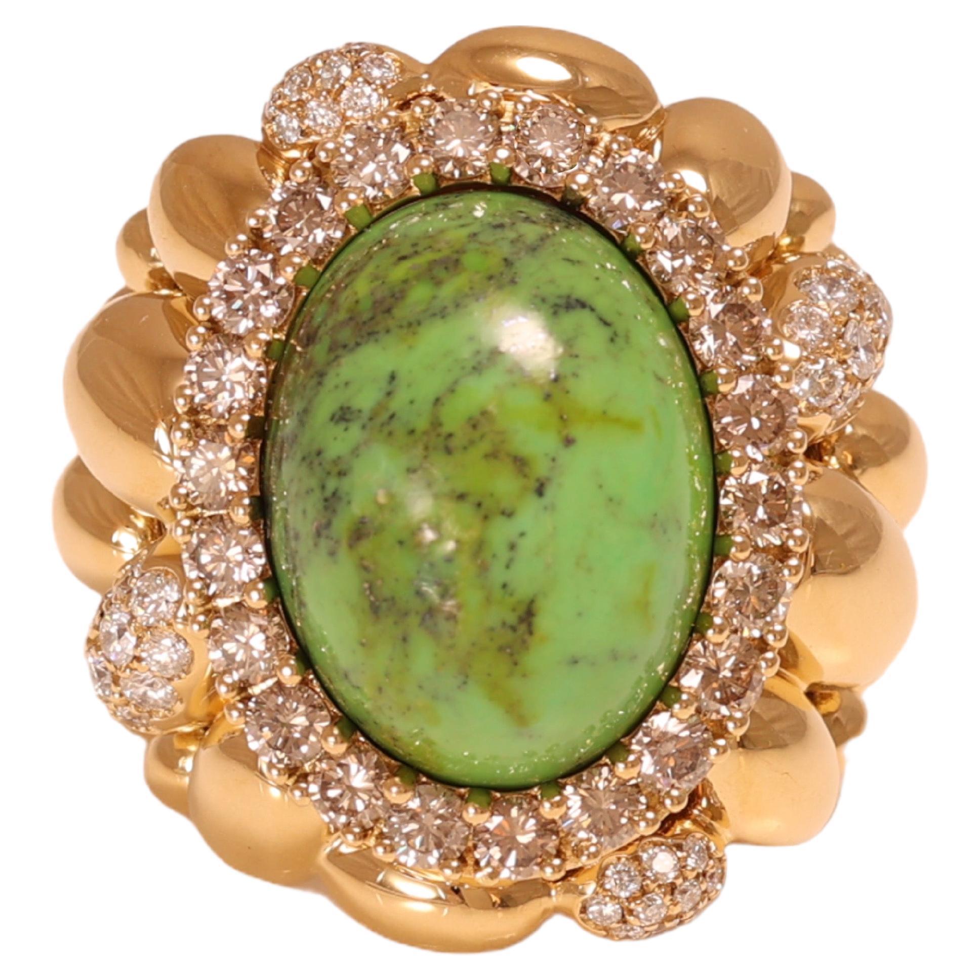 18kt Yellow Gold Clustered Mattioli Ring, with Big Green Stone & 3.2ct Diamonds For Sale