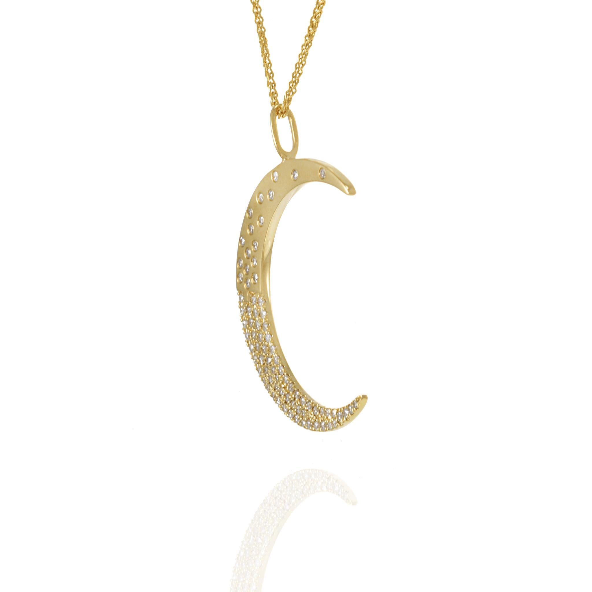 18KT Yellow Gold Crescent Moon Diamond Pendant with Chain In New Condition For Sale In New York, NY