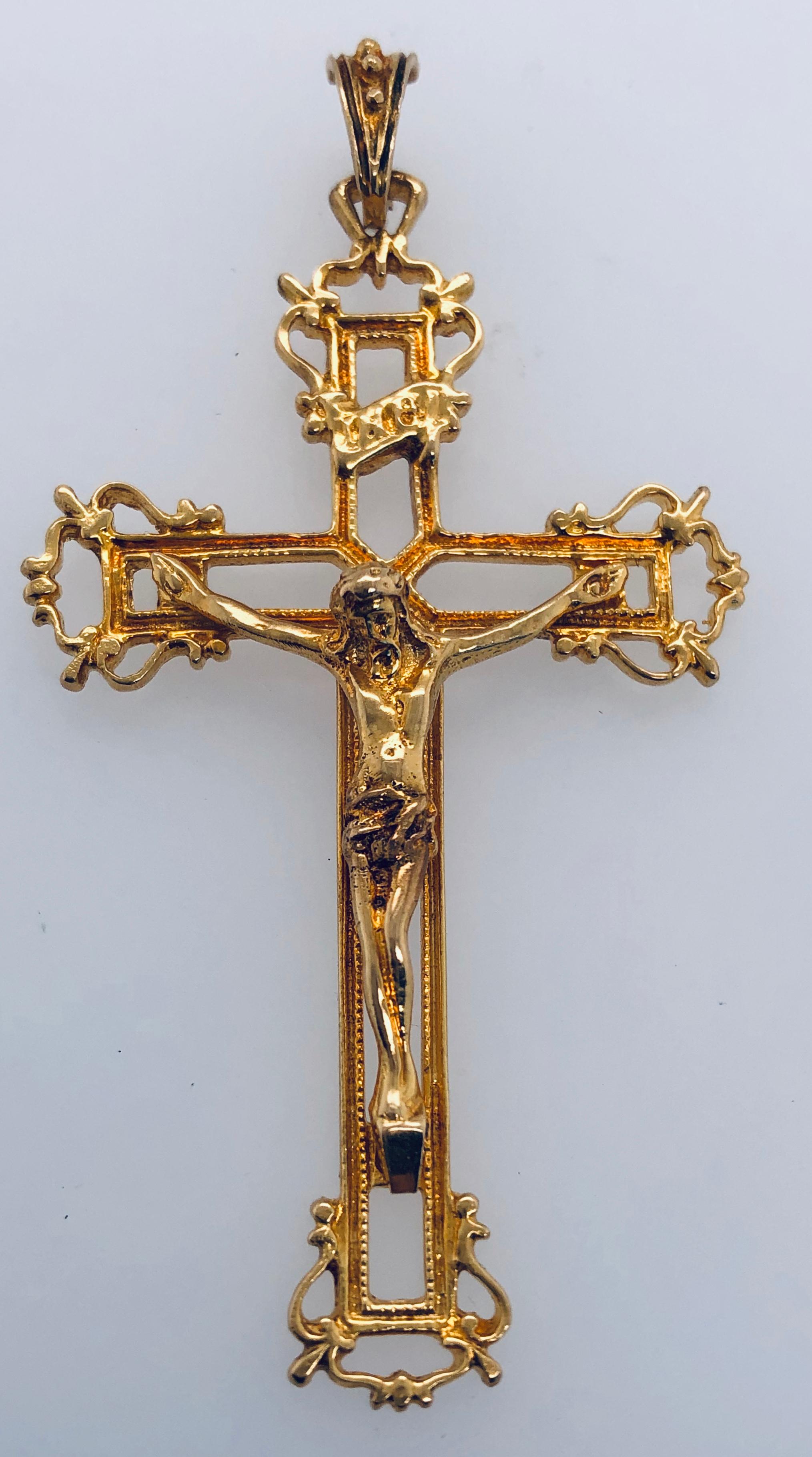 Pendentif croix/religieux en or jaune 18Kt 8,38 grammes Le poids total mesure 65,5 par 35,5 mm. 

