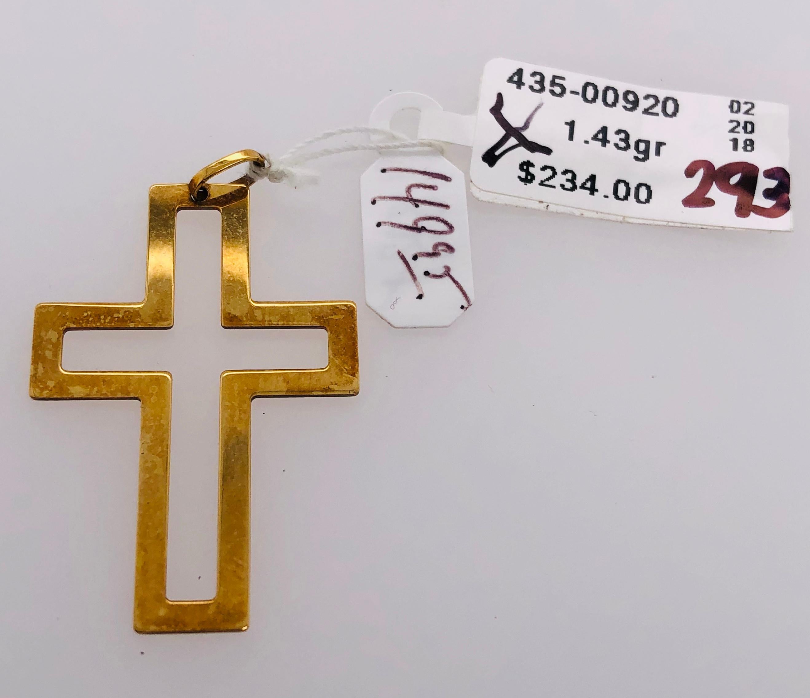 18 Karat Yellow Gold Cross / Religious Pendant In Good Condition In Stamford, CT