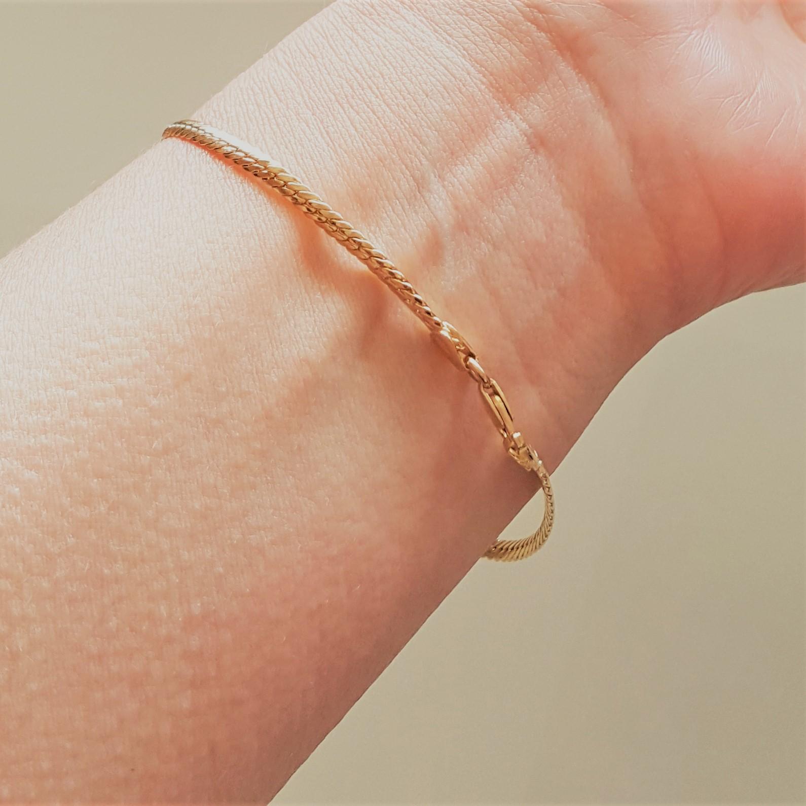 Modern 18kt Yellow Gold Curb Link Bracelet, Lobster Clasp, 2.8 Grams