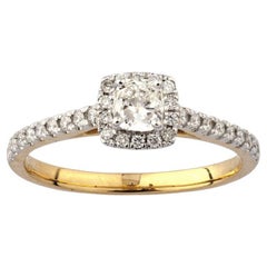 Anillo halo de diamantes talla cojín de oro amarillo de 18 quilates