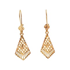 Pendientes Colgantes de Oro Amarillo 18kt, Oro Tallado Diamante, Gancho, 28mm Largo, 3.3 Gramos