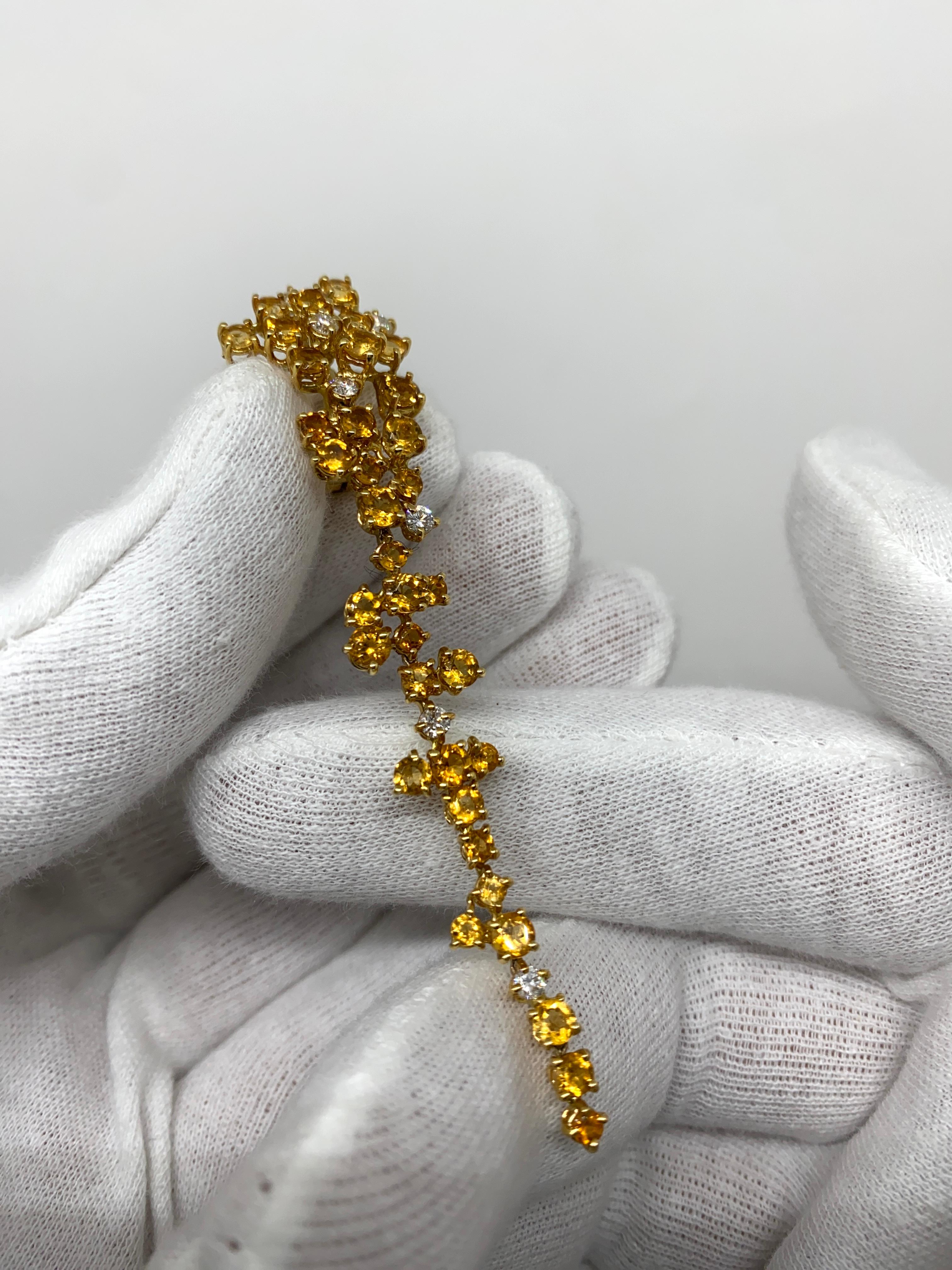 18 Karat Yellow Gold Dangling Earrings Yellow Topazes & White Diamonds In New Condition For Sale In Bergamo, BG