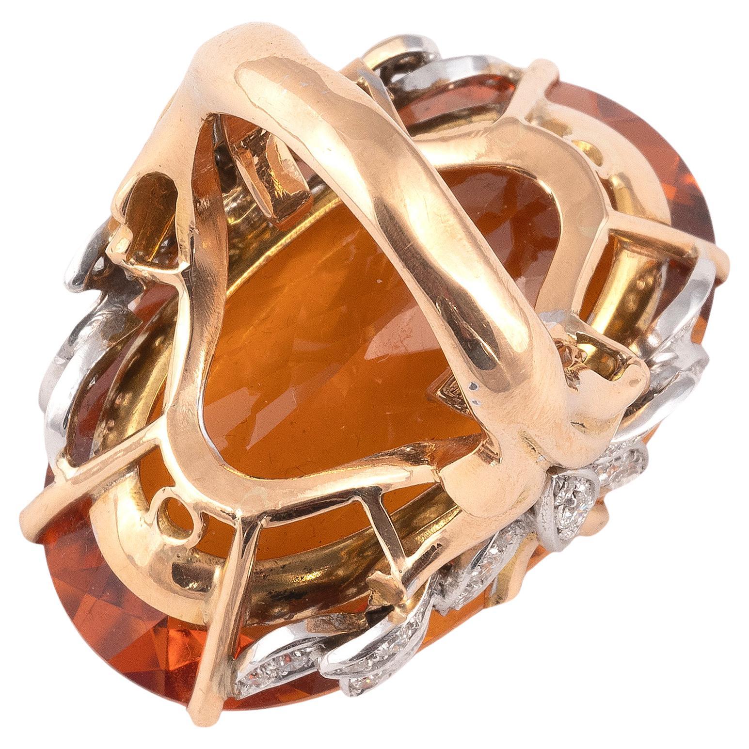 Ring aus 18 Karat Gelbgold mit Diamanten und großem Topas (Retro)