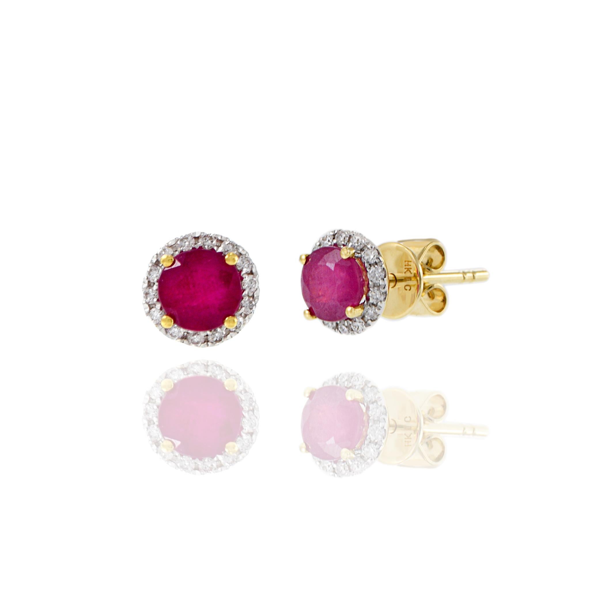 18KT Yellow Gold Diamond And Ruby Center Earrings In New Condition For Sale In New York, NY