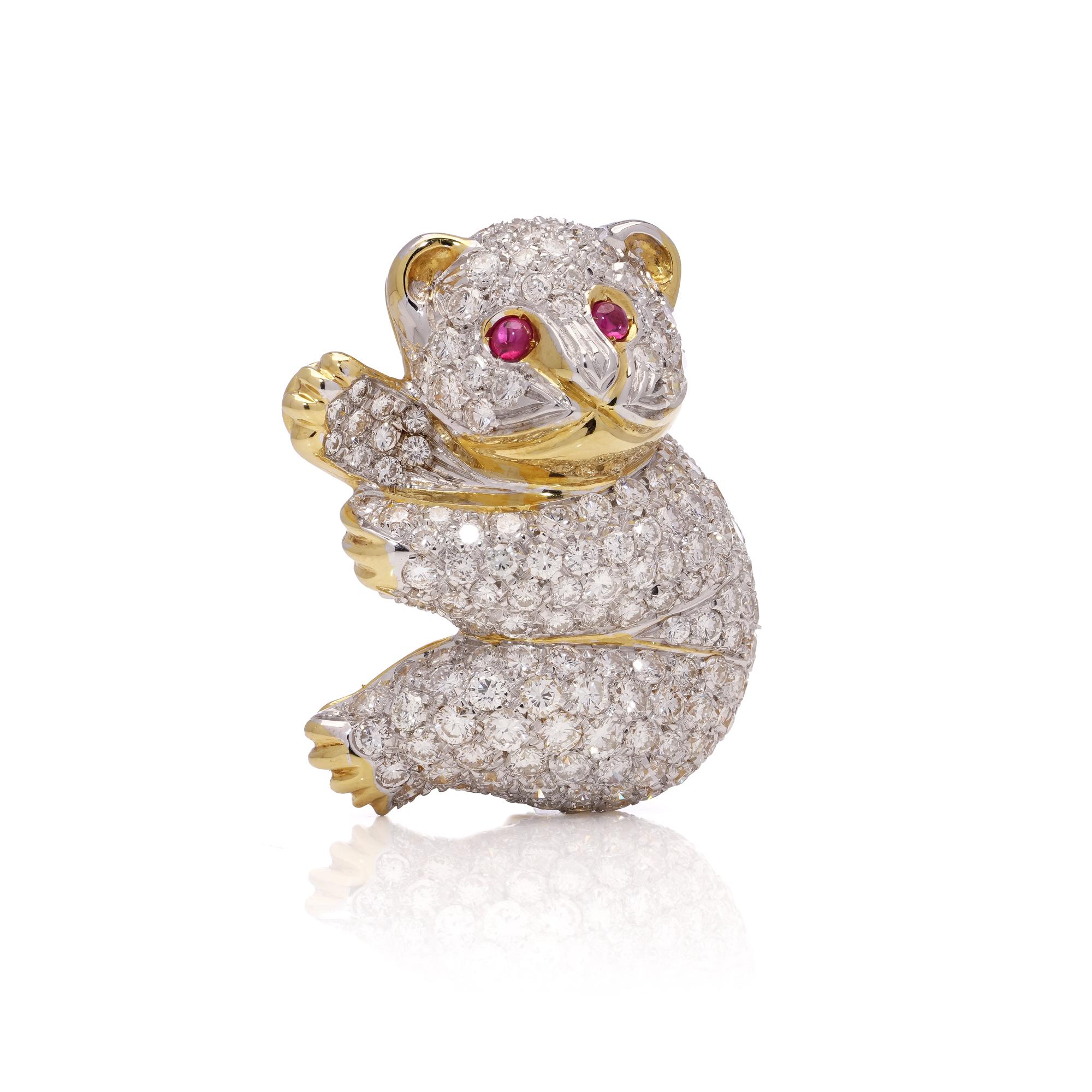 This exquisite 18kt yellow gold bear brooch showcases a playful and charming design, crafted in a contemporary style .
The brooch is intricately pavé-set with brilliant-cut diamonds and the eyes set with cabachon rubies.

Dimensions:
Length: 3