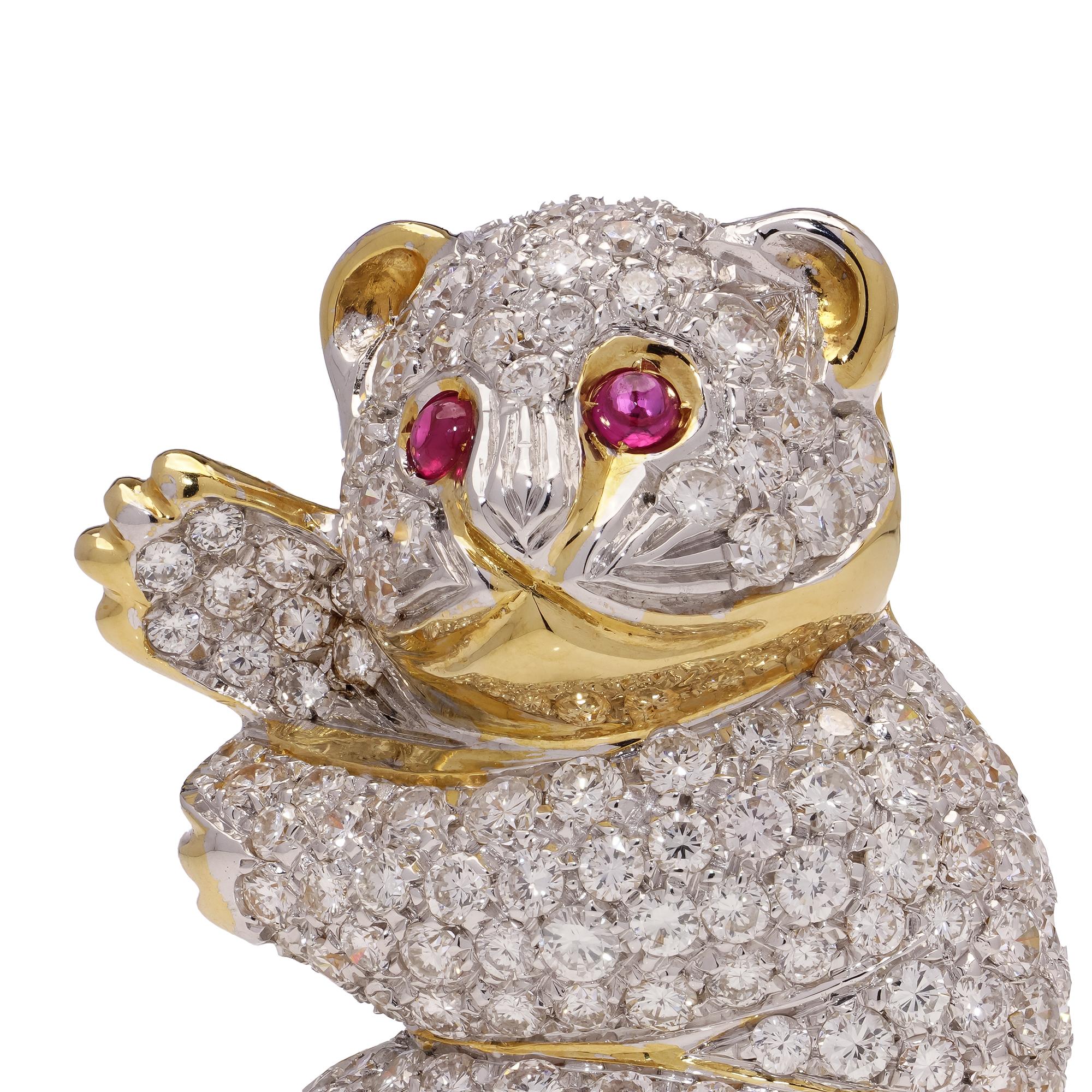 18kt yellow gold diamond bear brooch In Good Condition For Sale In Braintree, GB