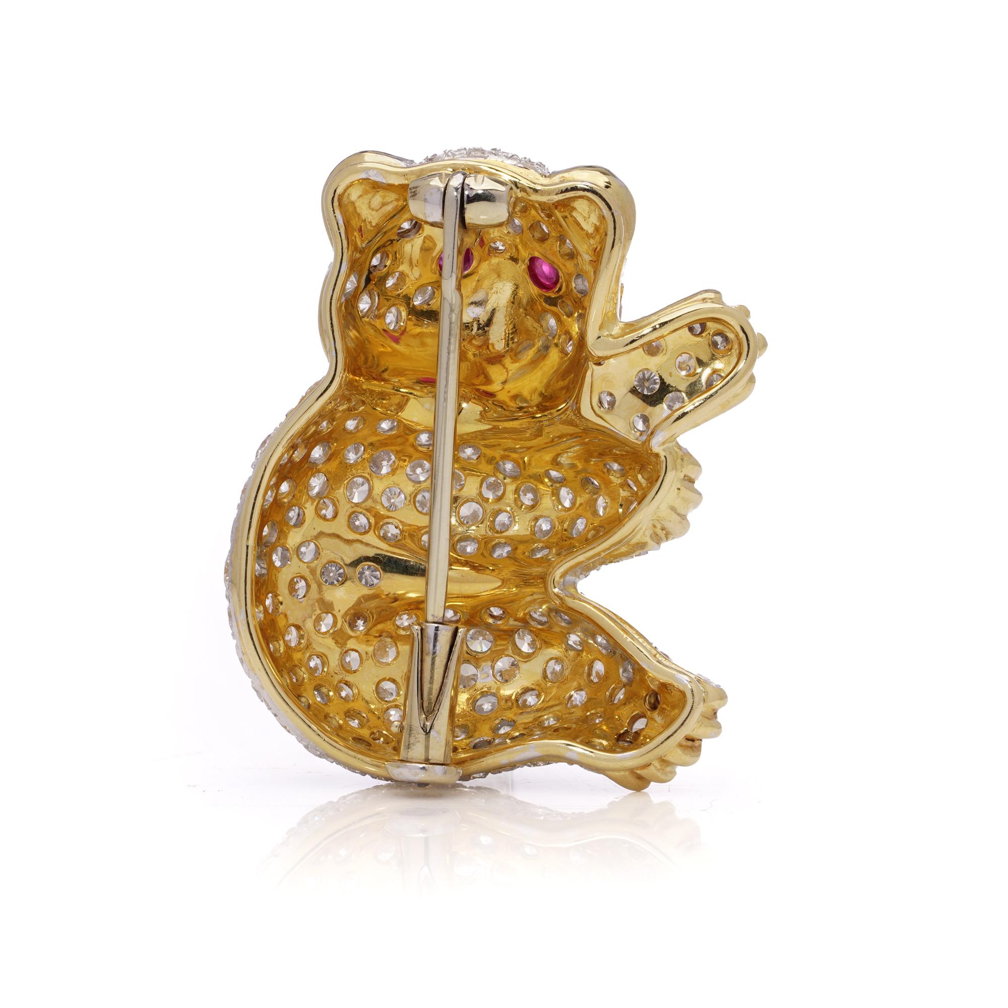 Women's or Men's 18kt yellow gold diamond bear brooch For Sale