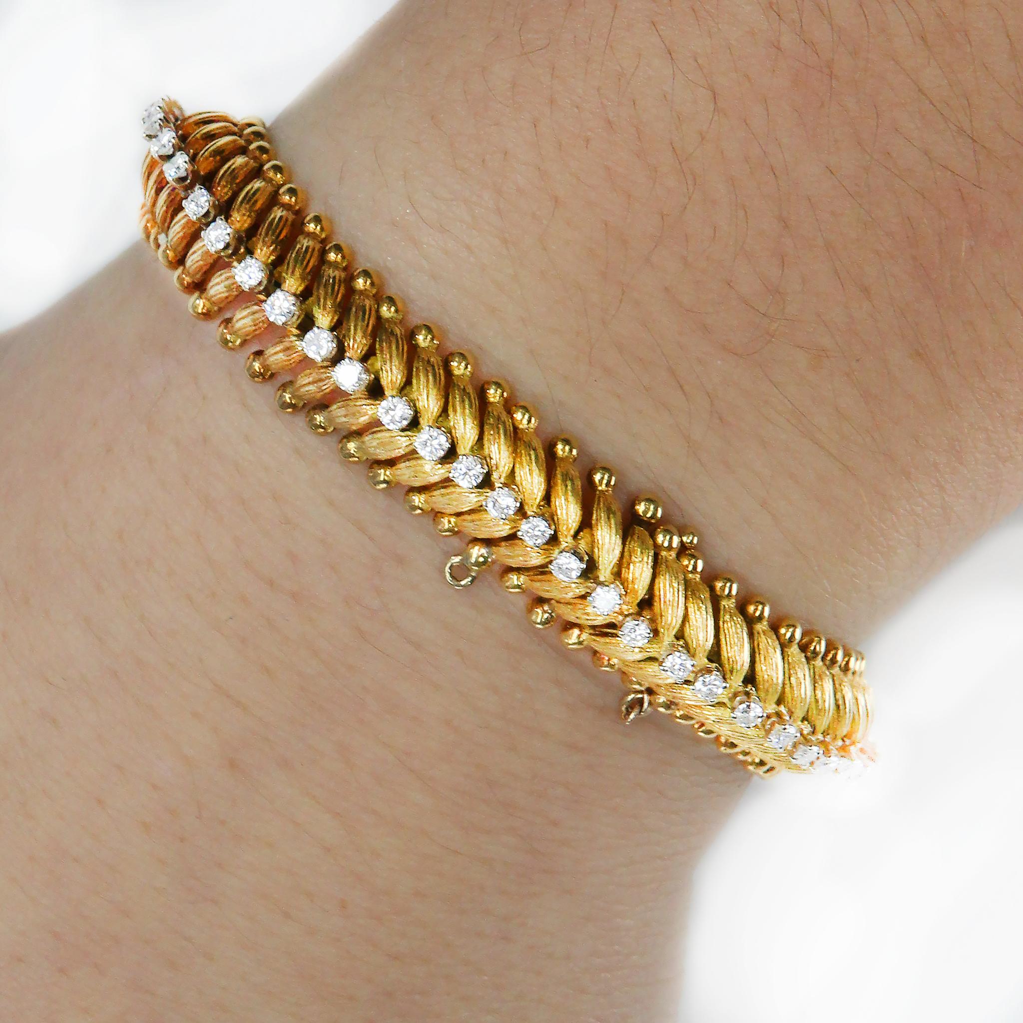 Vintage 1940s style
Diamond = 60 counts = 2.0 ct twd
18k Yellow Gold
Length: fits like 6.5 inches
Total Weight: 55.2 grams