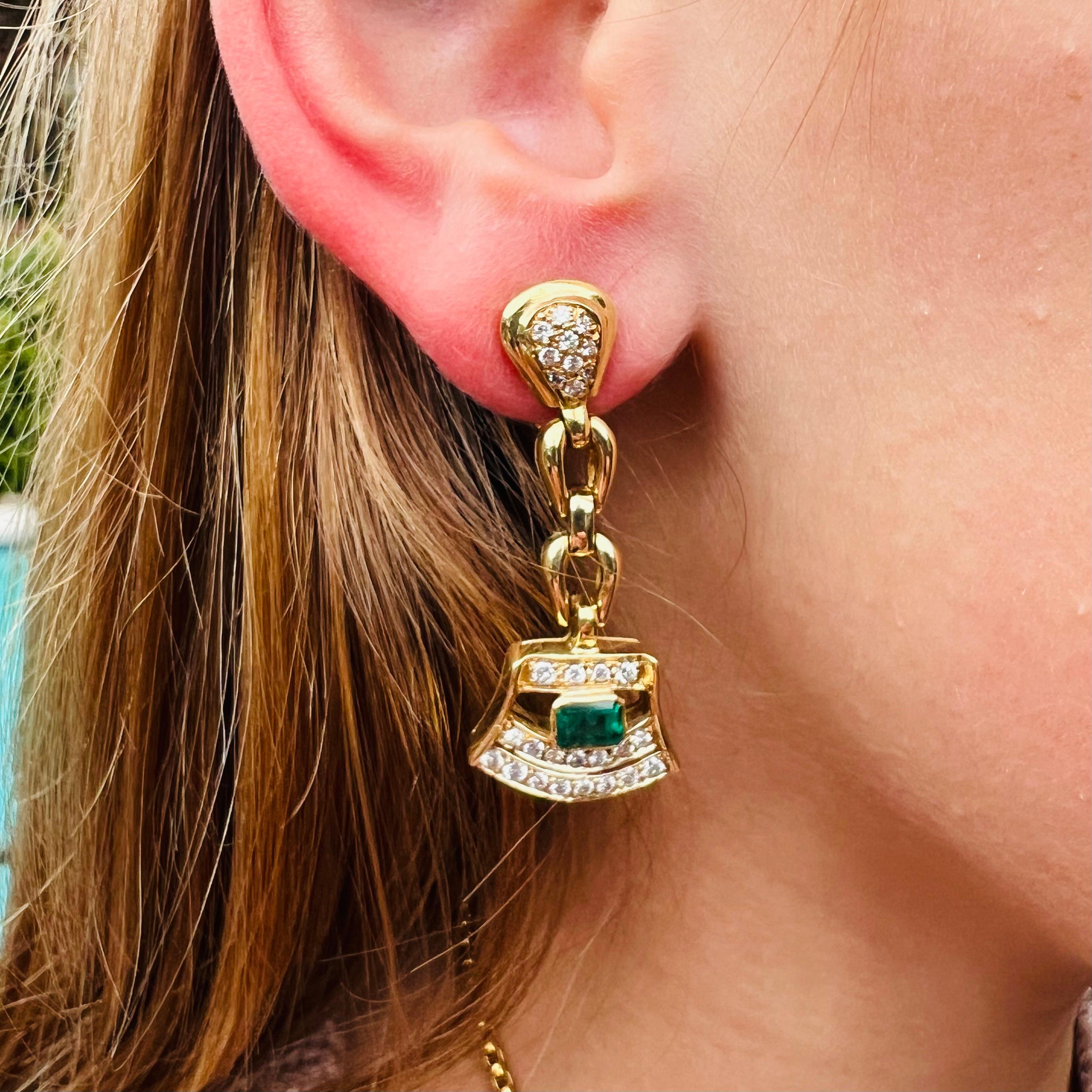 18kt Yellow Gold Diamond & Emerald Drop Earrings In Excellent Condition For Sale In San Francisco, CA