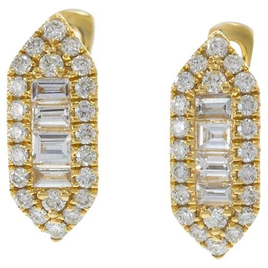 Pendientes Huggie de Diamantes de Oro Amarillo de 18 KT con Tallas Redonda y Baguette