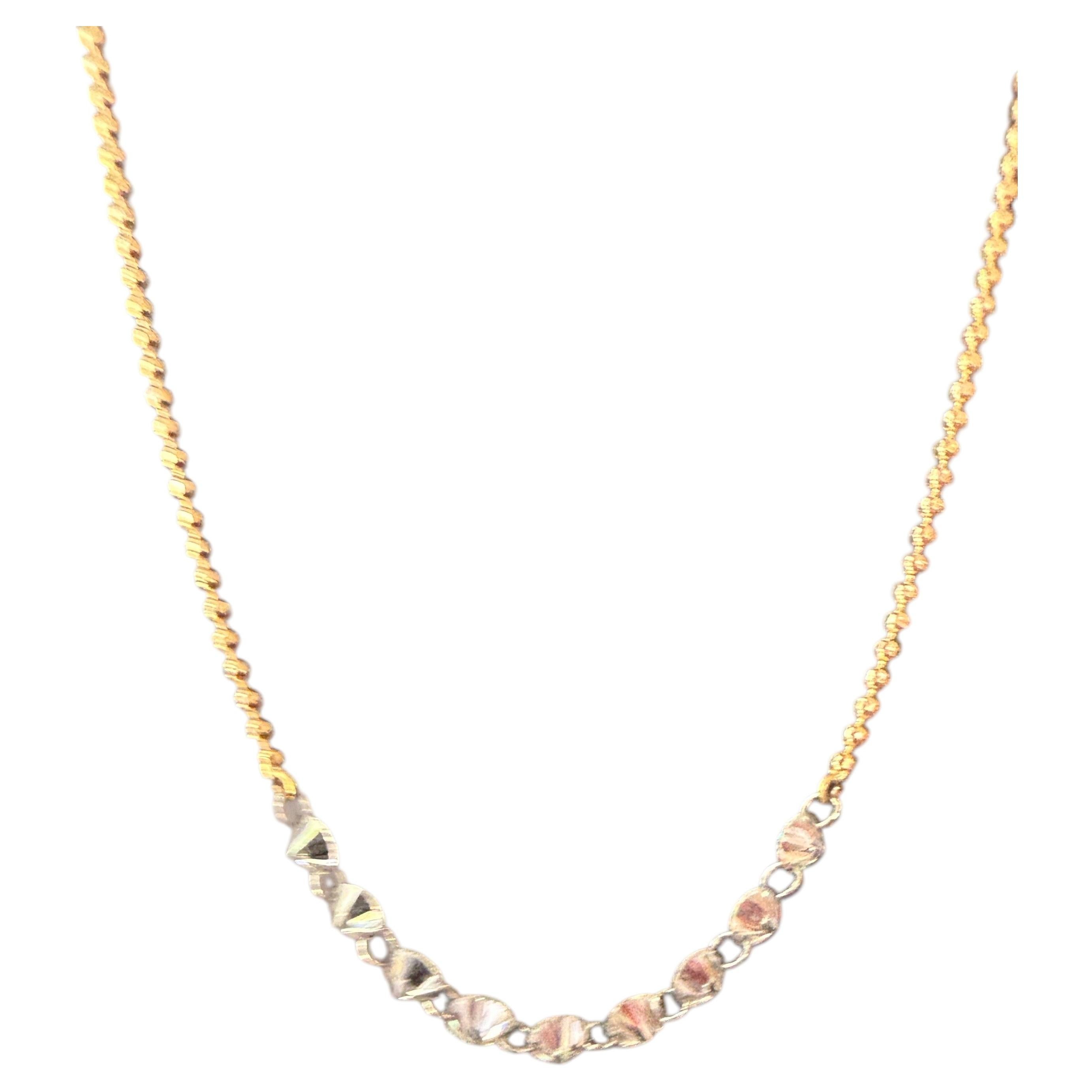 18kt Yellow Gold Diamond Necklace with adjustable length for everyday wear For Sale