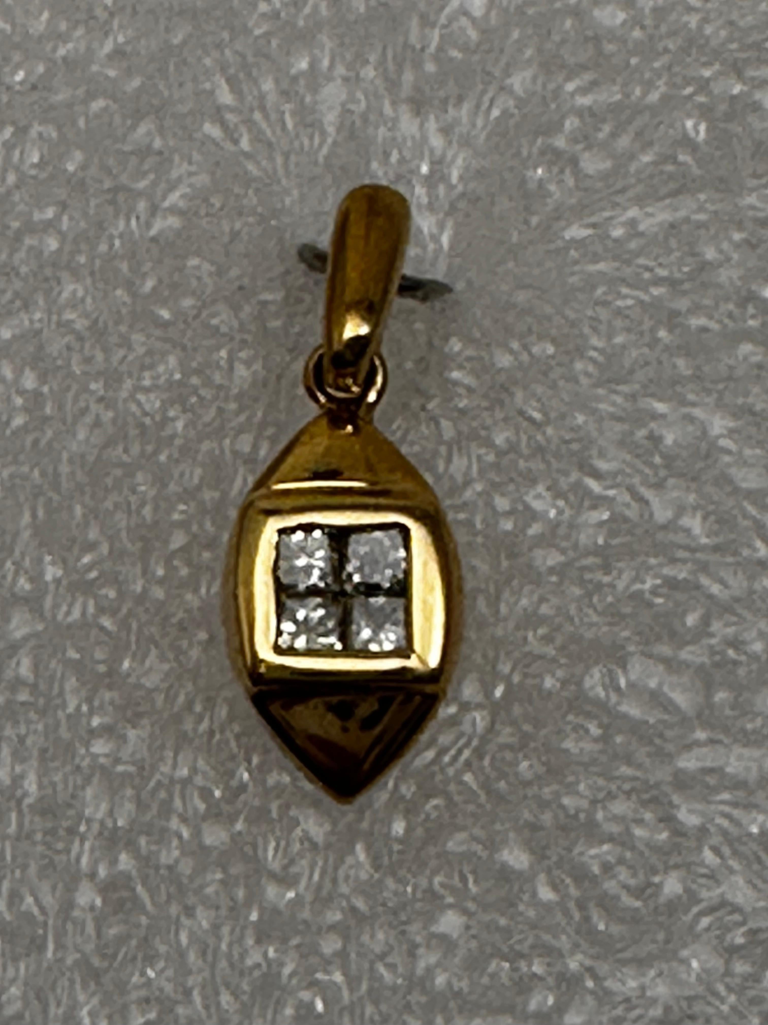 18kt Yellow Gold Diamond Pendant 4-2pt. Princess Cut Diamonds For Sale 6